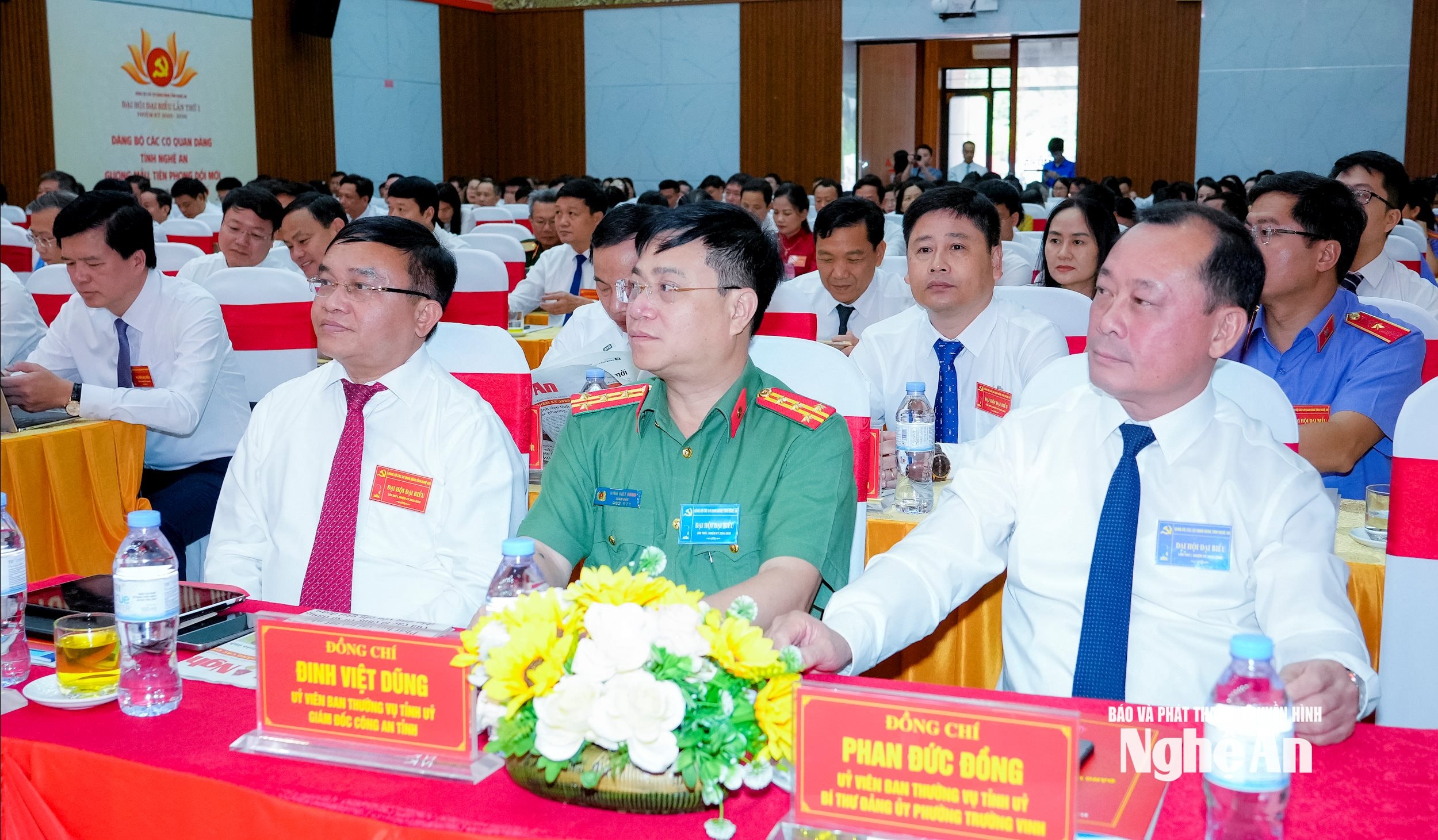 Các đại biểu và khách mơtham dự đại hội. Ảnh: Phạm Bằng