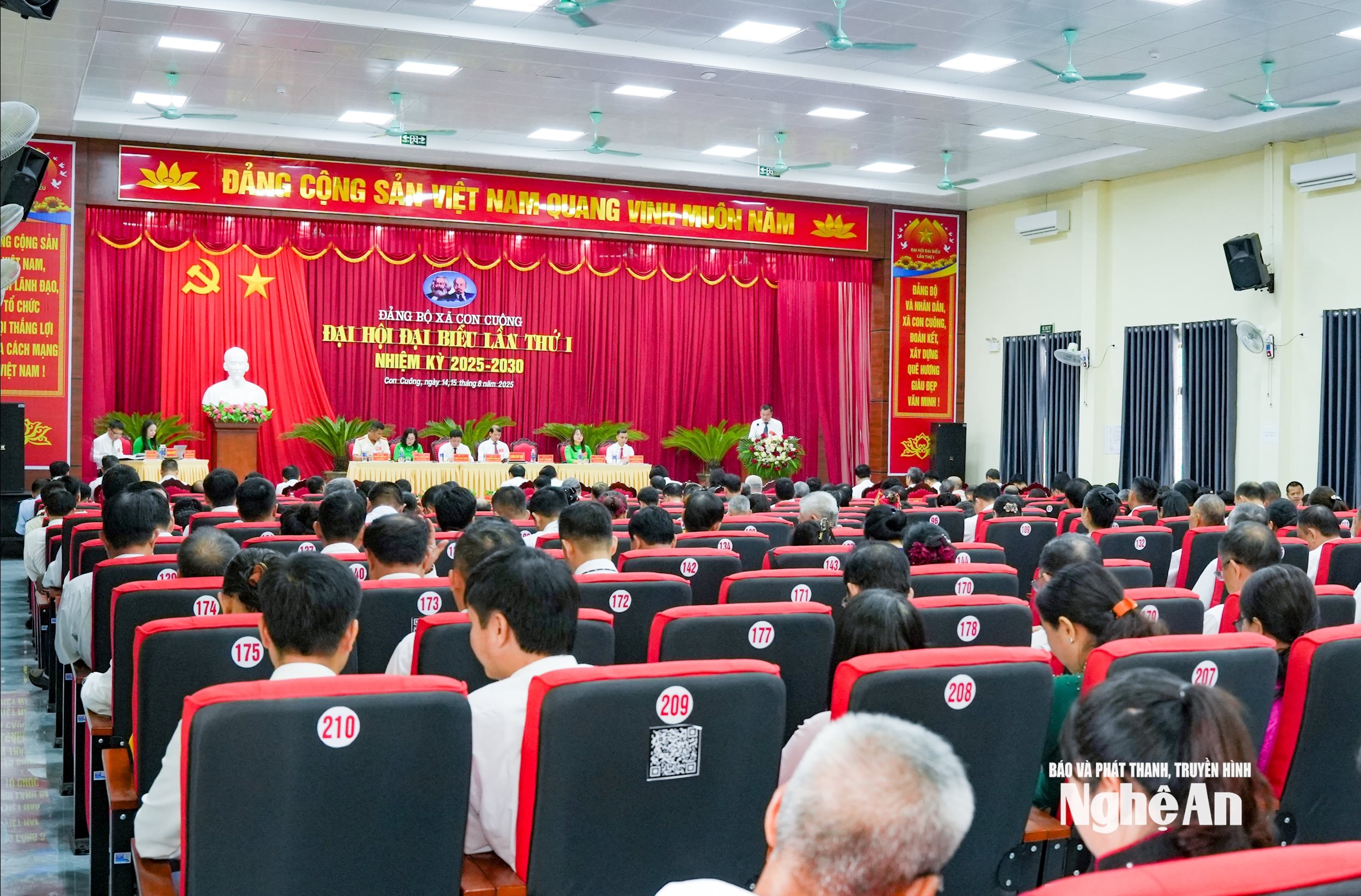 Toàn cảnh Đại hội đại biểu Đảng bộ huyện Con Cuông lần thứ I, nhiệm kỳ 2025 - 2030. Ảnh: Tương