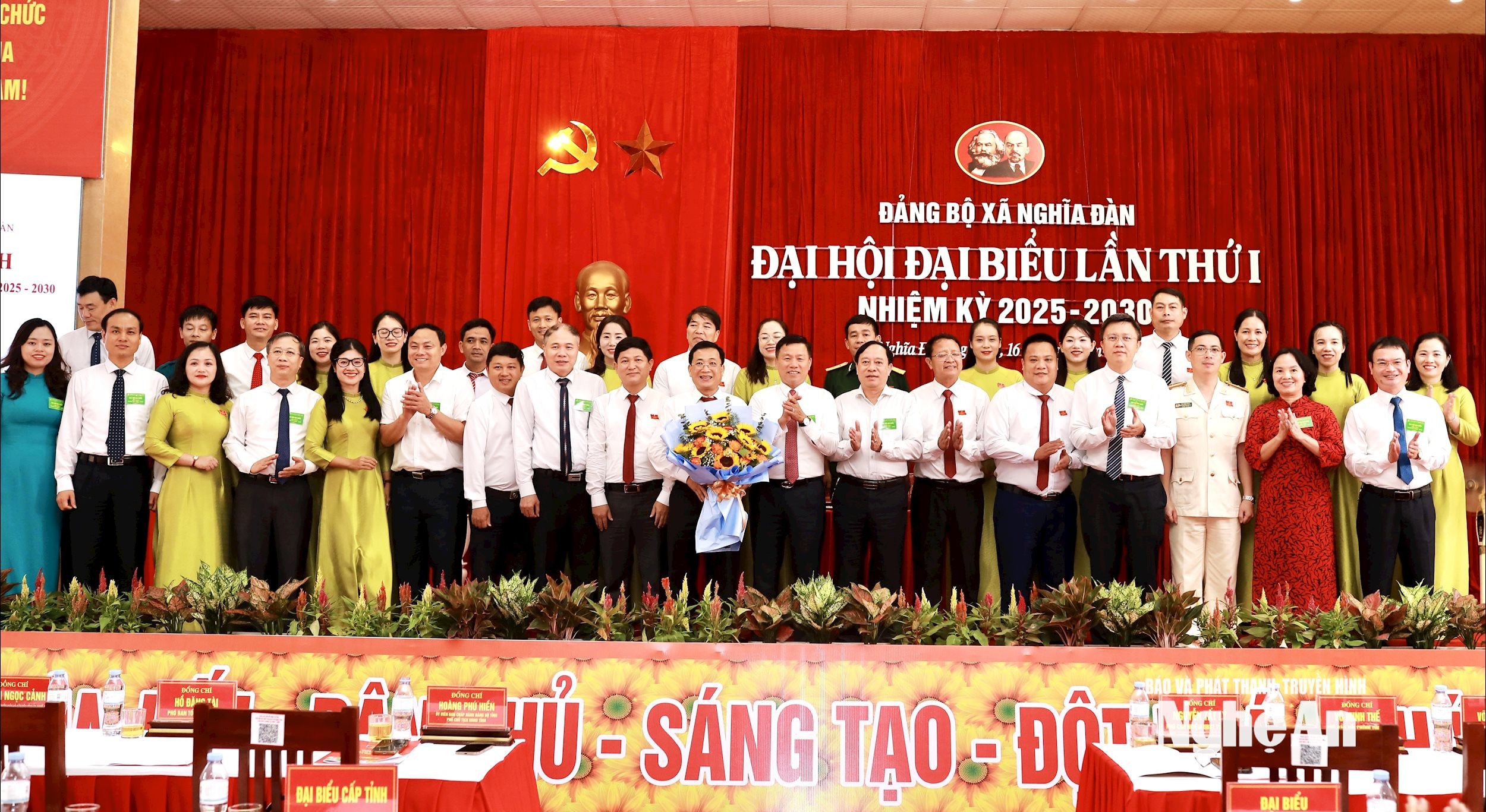 Ban Chấp hành Đảng xã Nghĩa Đàn nhiệm kỳ 2025-2030 ra mắt nhận nhiệm vụ