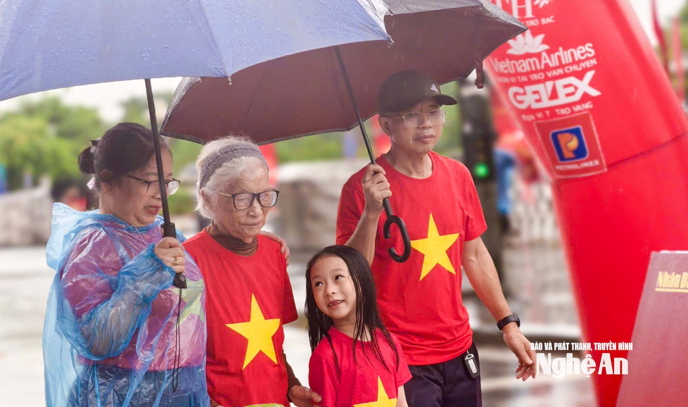 chào cờ tại quảng trường (1)