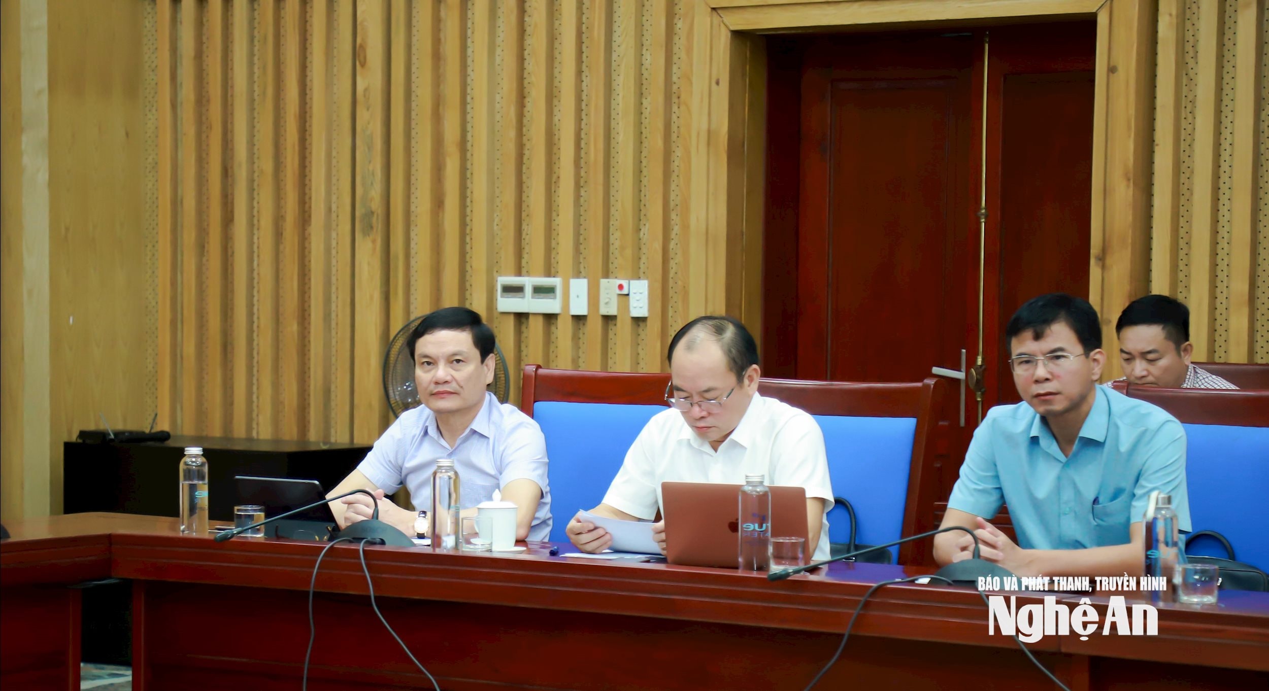 Các đại biểu dự hội nghị tại điểm cầu UBND tỉnh Nghệ An. Ảnh: Thành Duy