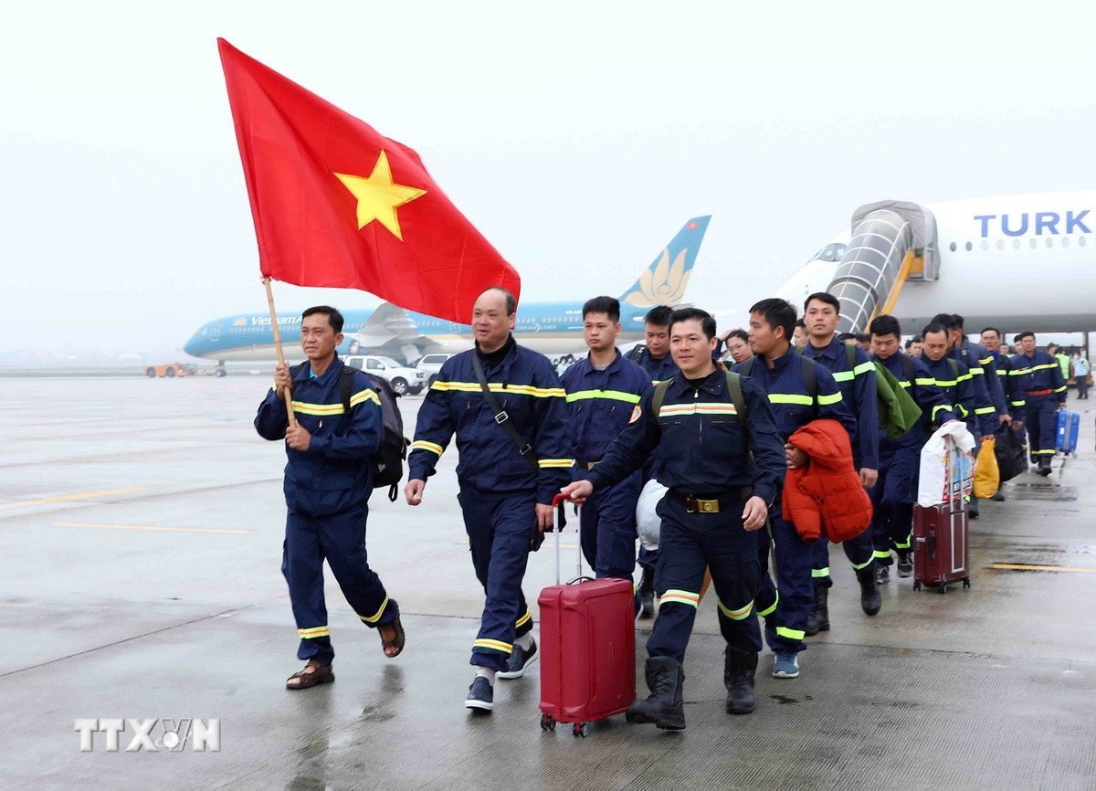 ttxvn-80-nam-cong-an-nhan-dan-viet-nam-vi-nuoc-quen-than-vi-dan-phuc-vu-8196455.jpg
