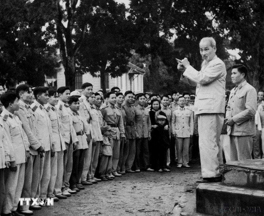 ttxvn-80-nam-cong-an-nhan-dan-viet-nam-vi-nuoc-quen-than-vi-dan-phuc-vu-8196265.jpg
