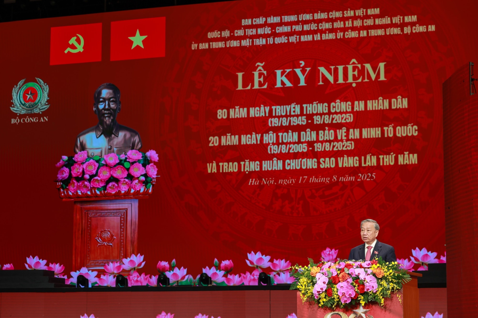 Diễn văn của Tổng Bí thư Tô Lâm tại Lễ kỷ niệm 80 năm Ngày Truyền thống CAND và 20 năm Ngày hội toàn dân bảo vệ An ninh Tổ quốc- Ảnh 4. Diễn văn của Tổng Bí thư Tô Lâm tại Lễ kỷ niệm 80 năm Ngày Truyền thống CAND và 20 năm Ngày hội toàn dân bảo vệ An ninh Tổ quốc- Ảnh 4.