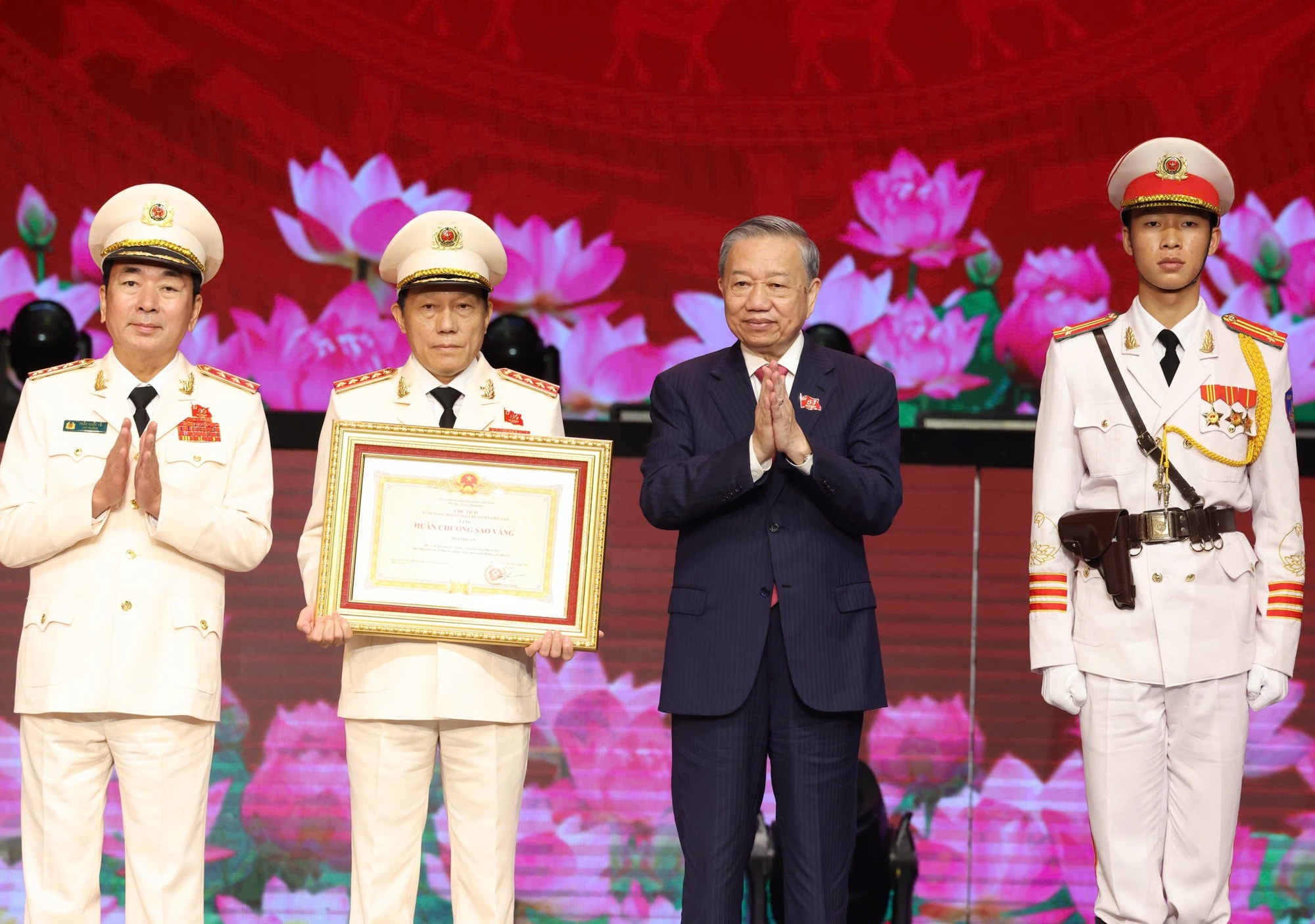 Diễn văn của Tổng Bí thư Tô Lâm tại Lễ kỷ niệm 80 năm Ngày Truyền thống CAND và 20 năm Ngày hội toàn dân bảo vệ An ninh Tổ quốc- Ảnh 6. Diễn văn của Tổng Bí thư Tô Lâm tại Lễ kỷ niệm 80 năm Ngày Truyền thống CAND và 20 năm Ngày hội toàn dân bảo vệ An ninh Tổ quốc- Ảnh 6.