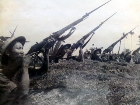 dan-quan-xa-dien-hung-huyen-dien-chau-dung-sung-bo-binh-ban-roi-may-bay-phan-luc-my..jpg