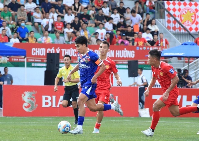 Tuyển Việt Nam thất bại 1-5 trên sân nhà