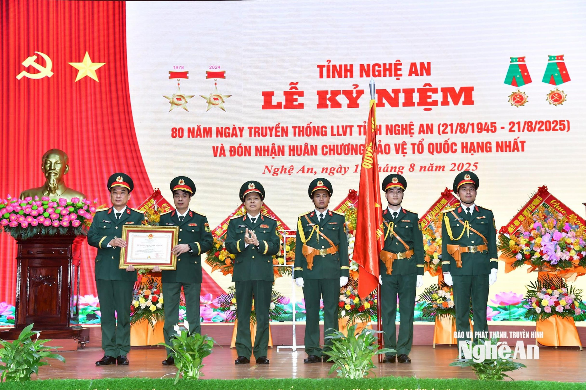 Nghệ An kỷ niệm 80 năm ngày truyền thống lực lượng vũ trang tỉnh và đón nhận Huân chương Bảo vệ Tổ quốc hạng Nhất