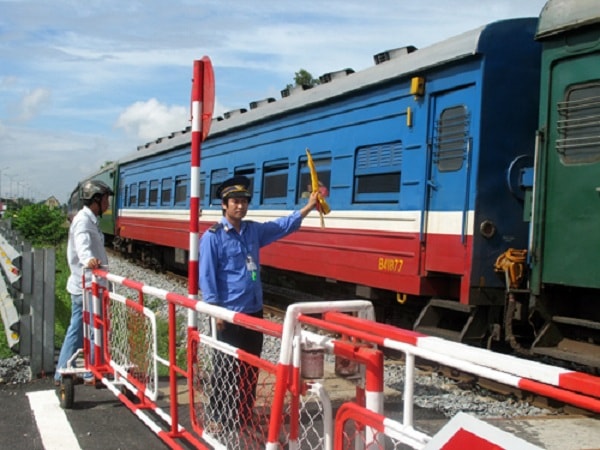 Tăng cường bảo đảm trật tự, an toàn giao thông đường sắt trong tình hình mới- Ảnh 1. Tăng cường bảo đảm trật tự, an toàn giao thông đường sắt trong tình hình mới- Ảnh 1.
