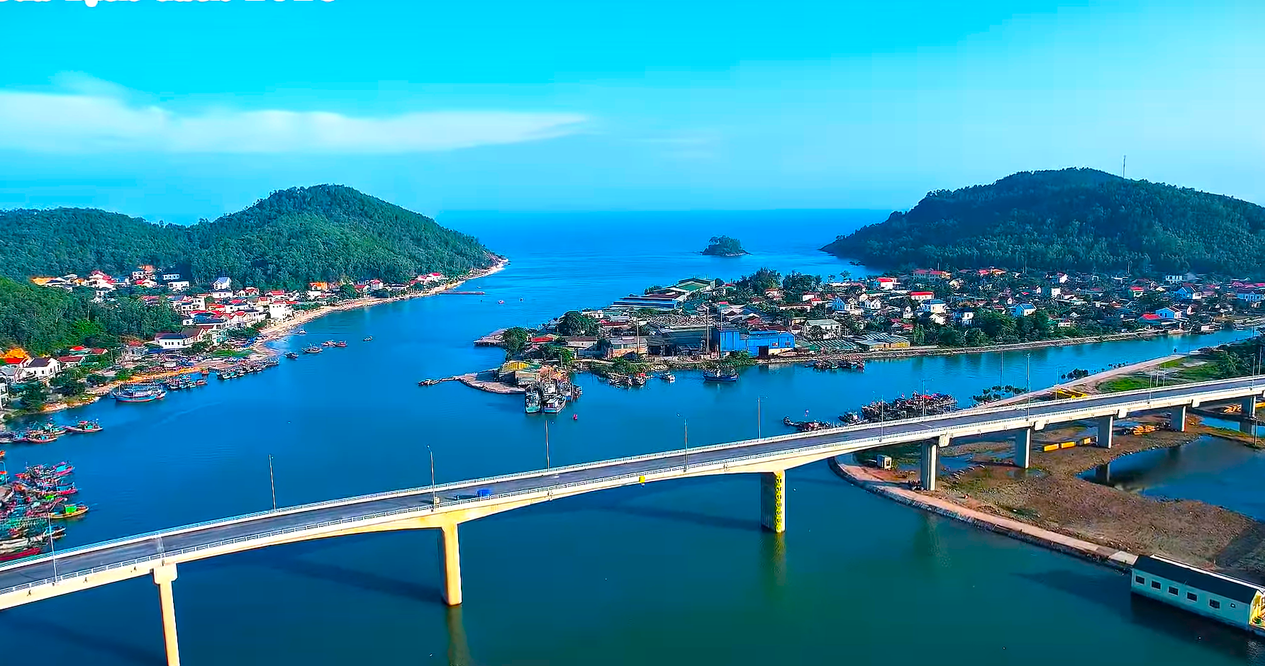 Cầu lạch quèn, xã Quỳnh Phú (Nghệ An). Ảnh: Thu Hươn