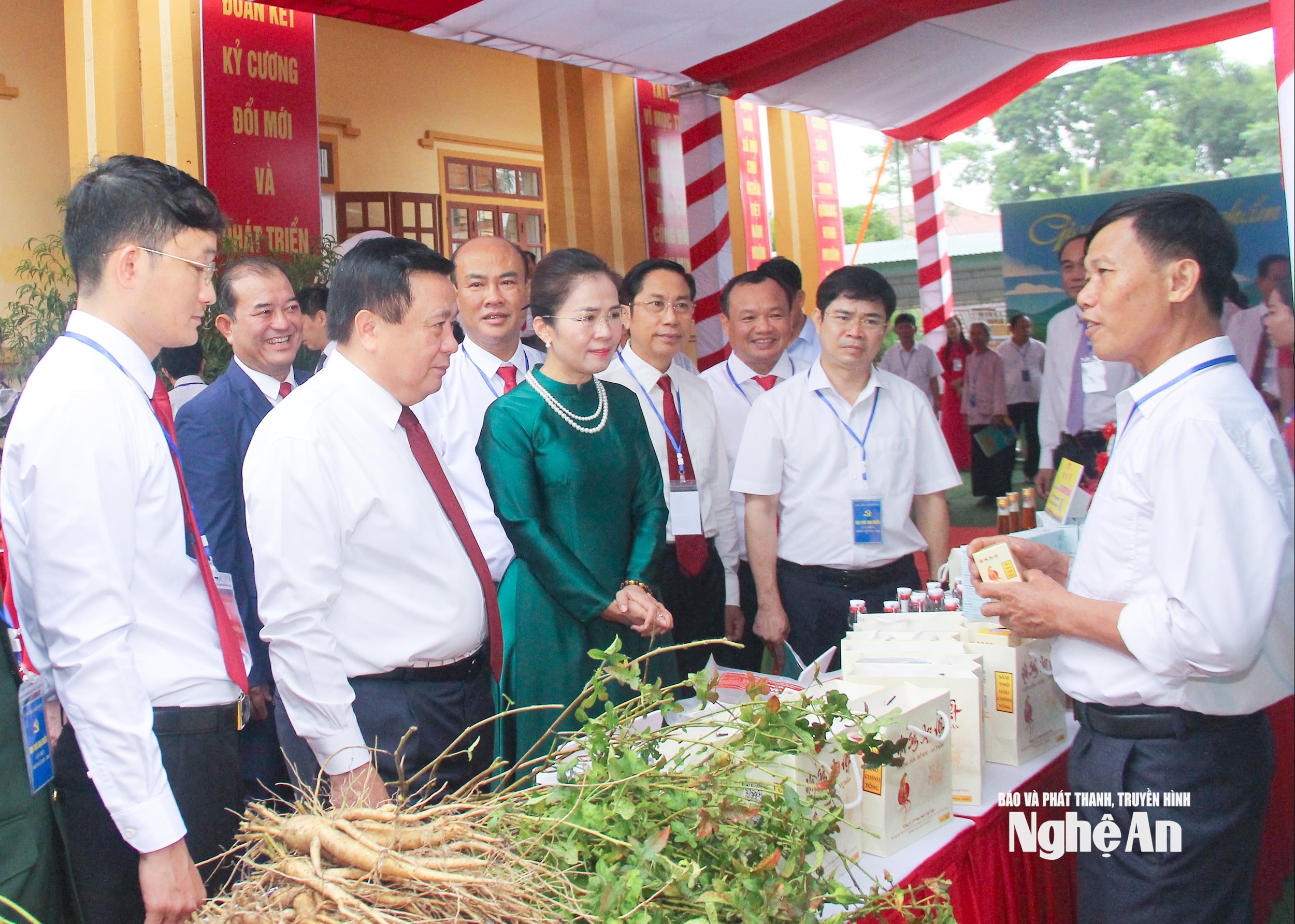 Đồng chí Nguyễn Xuân Thắng dự Đại hội Đảng bộ xã Bích Hào (Nghệ An)