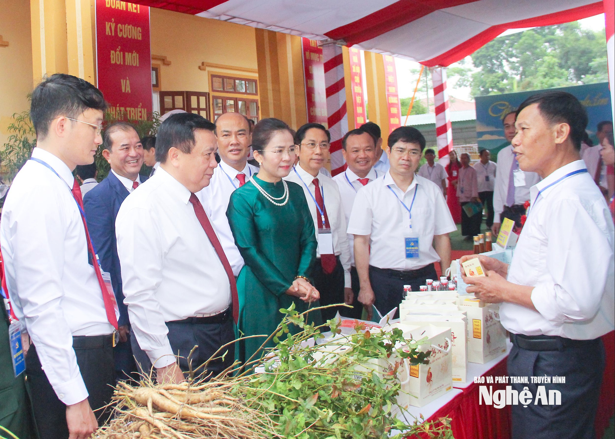 Đồng chí Nguyễn Xuân Thắng dự Đại hội Đảng bộ xã Bích Hào (Nghệ An)