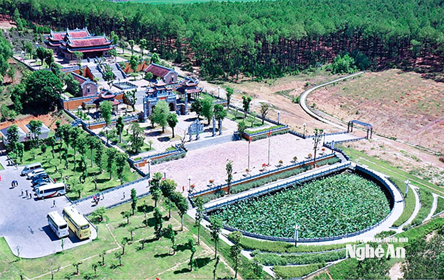  Quang cảnh Đền Chung Sơn