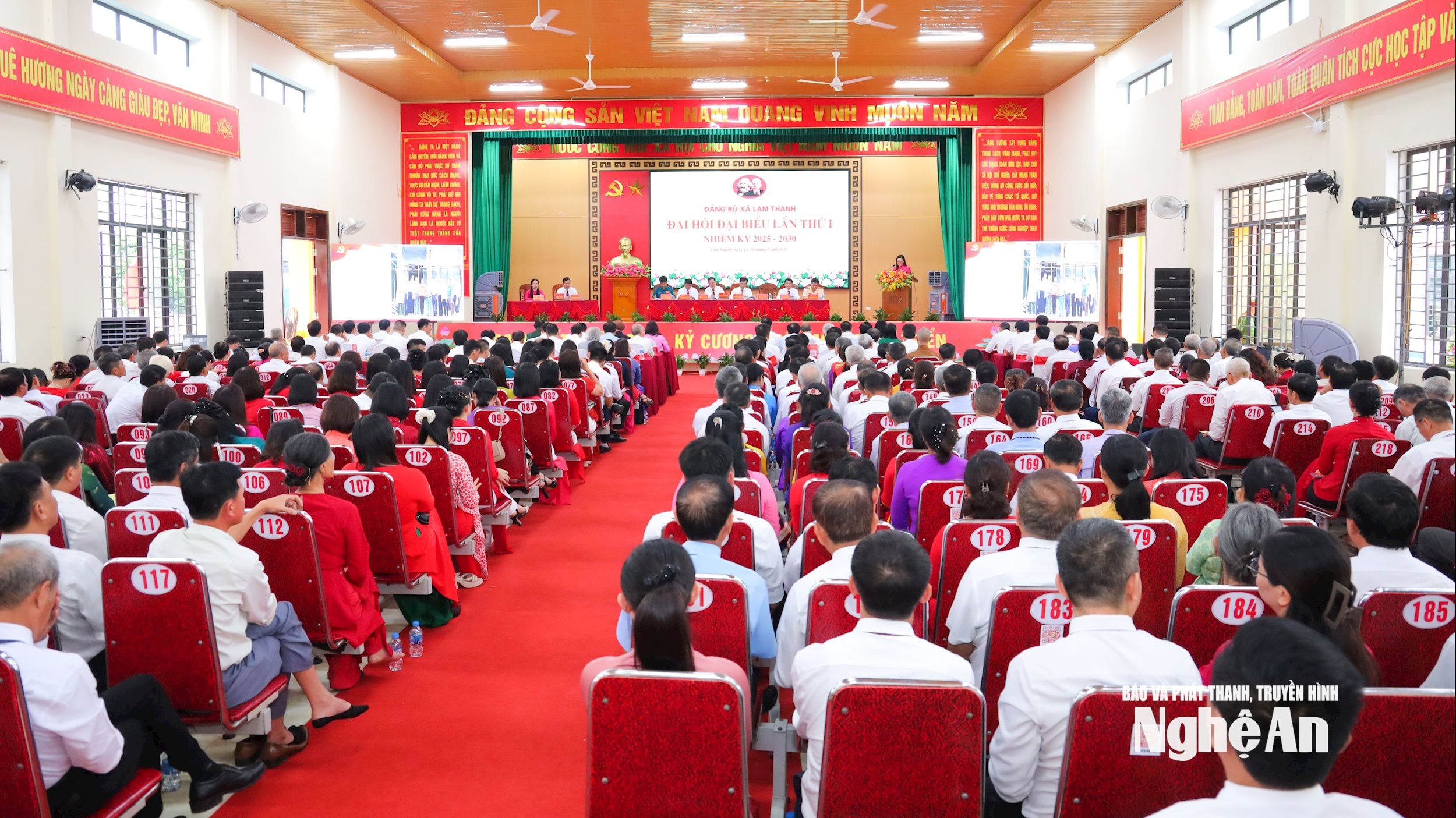  toàn cảnh
