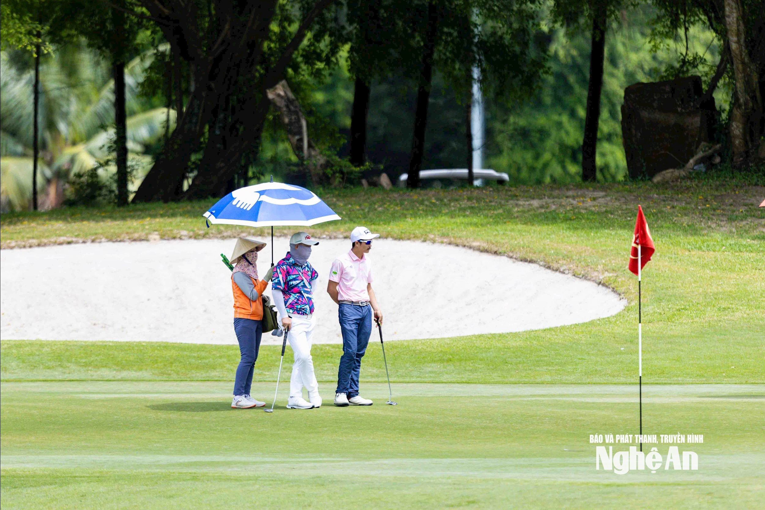 مهنة الكادي Photo Xuan Thuybna_caddy profession Photo Xuan ThuyDATT6400