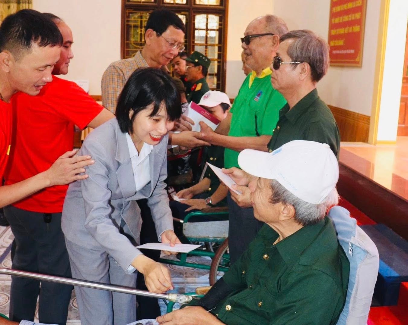 Quỹ thiện tâm vingroup trao quà cho thương binh Nghệ An Ảnh CSCCQuỹ thiện tâm vingroup trao quà cho thương binh Nghệ An Ảnh CSCC536244572_776295551606718_8559367738242587964_n