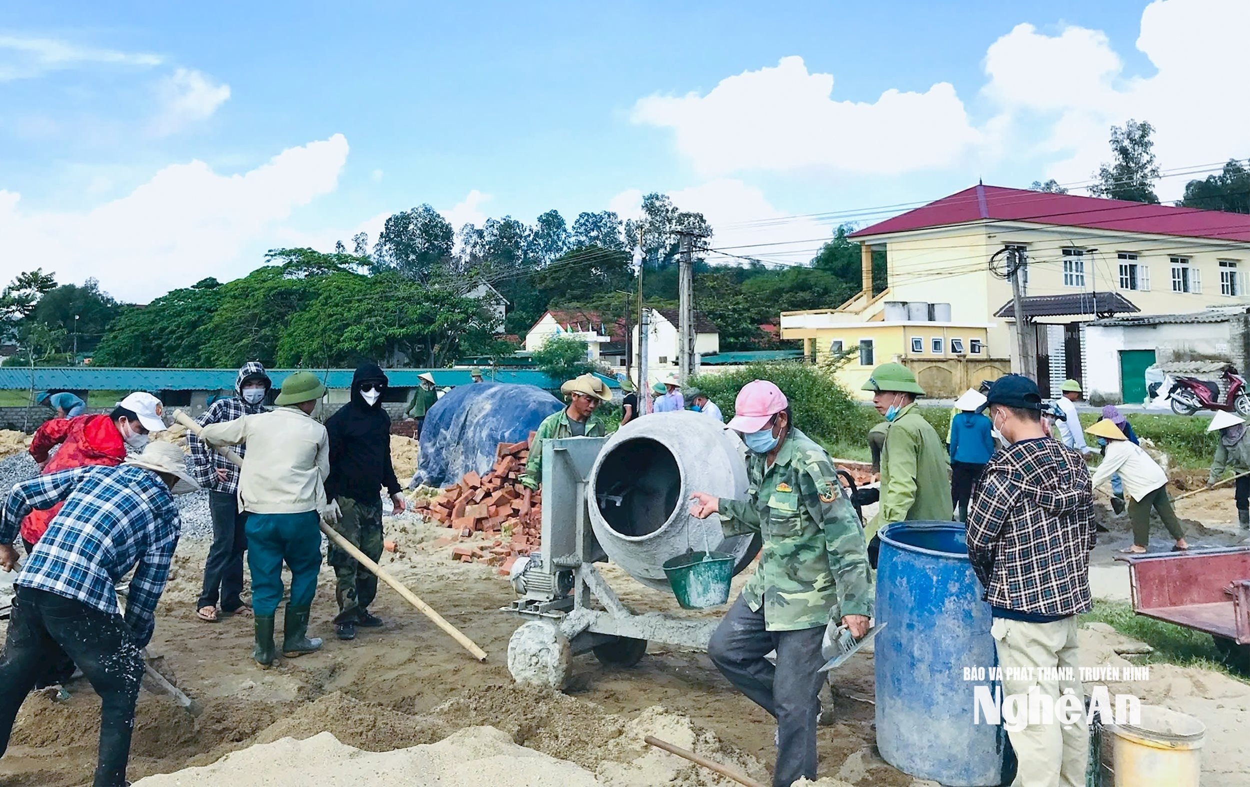  đồng chí Hoàng Đức Ân - Phó Bí thư Thường trực Đảng ủy xã Yên Trung