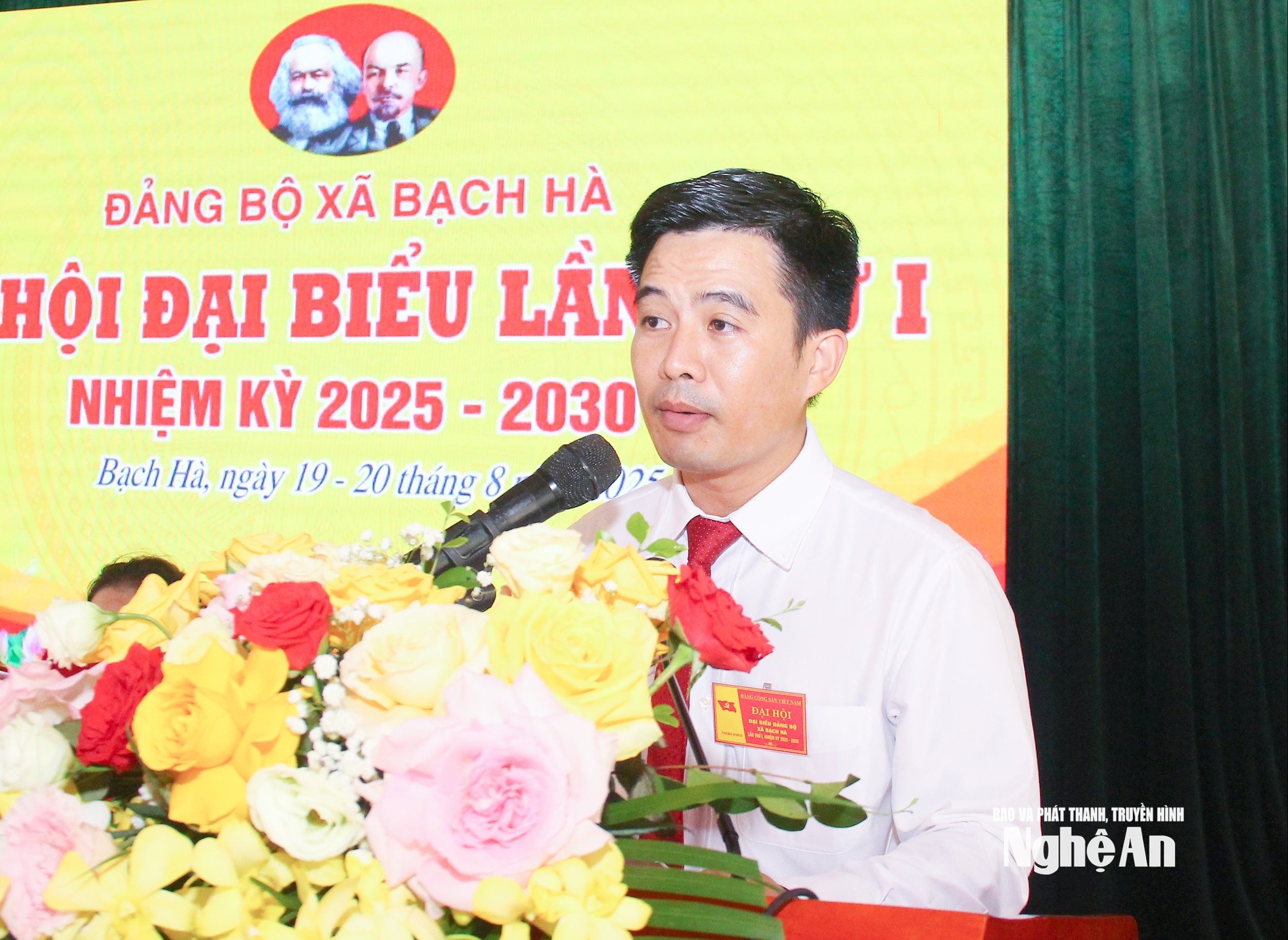  Đồng chí Nguyễn Công Trường - Phó Bí thư Đảng uỷ, Chủ tịch UBND xã