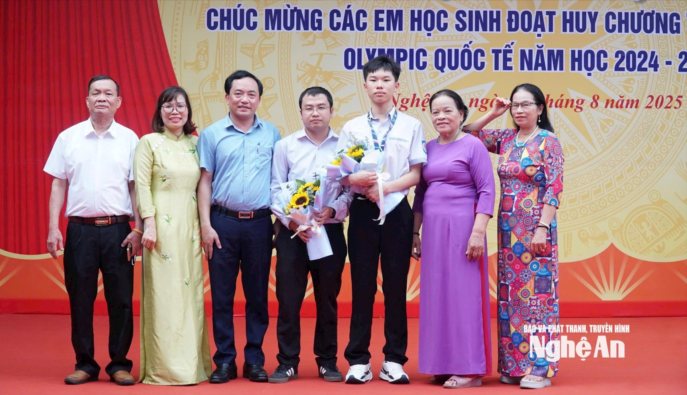 bna_em-nguyen-the-quan-va-thay-giao-le-xuan-bao(1).jpg