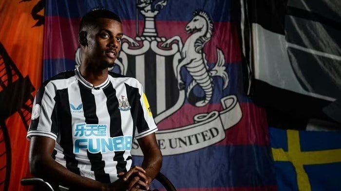 Newcastle có thể mất trắng số tiền lương cho Isak trong 6 tháng.