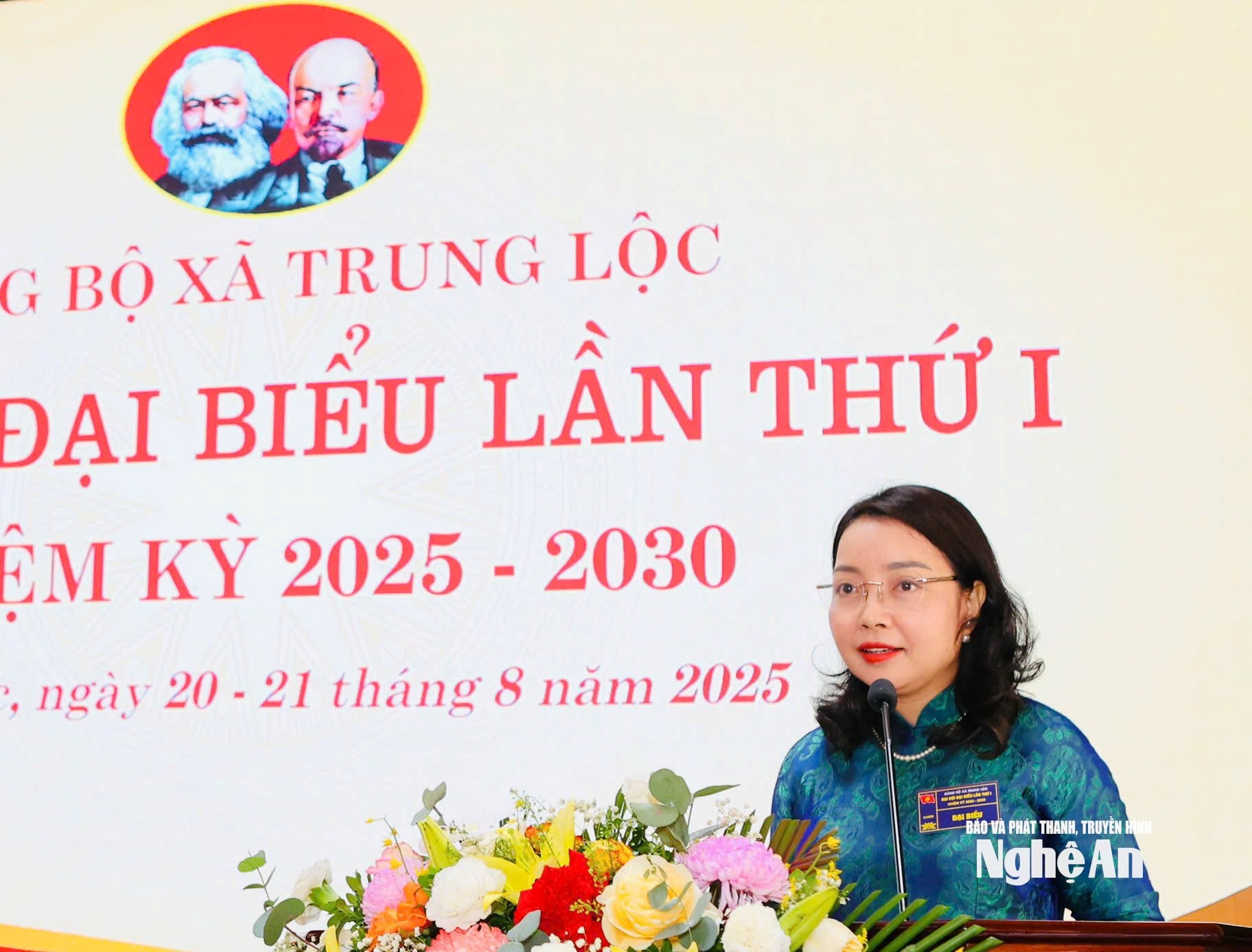 Đồng chí Nguyễn Thị Thơm, Ủy viên Ban Chấp hành Đảng bộ tỉnh, Phó Trưởng ban Tuyên giáo và Dân vận Tỉnh ủy tỉnh Nghệ An phát biểu ch đạo tại Đaỉ