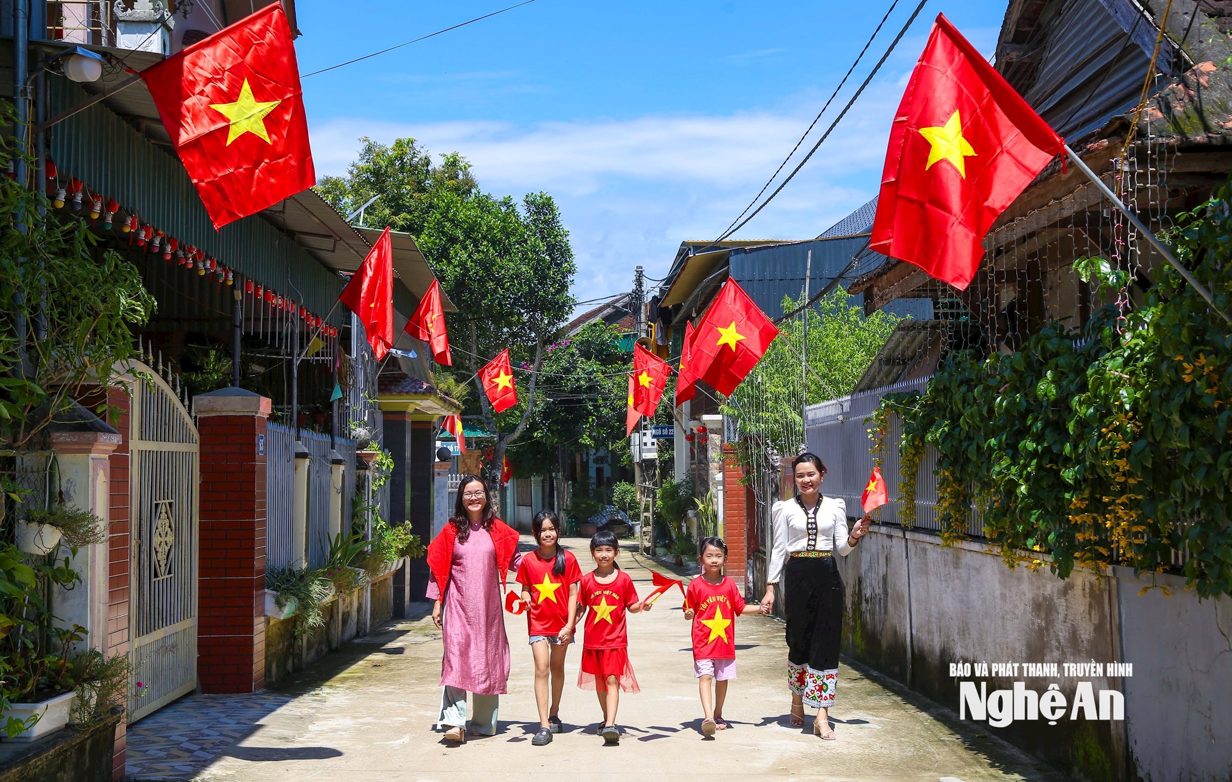 ảnh trẻ em vùng lũ (4)