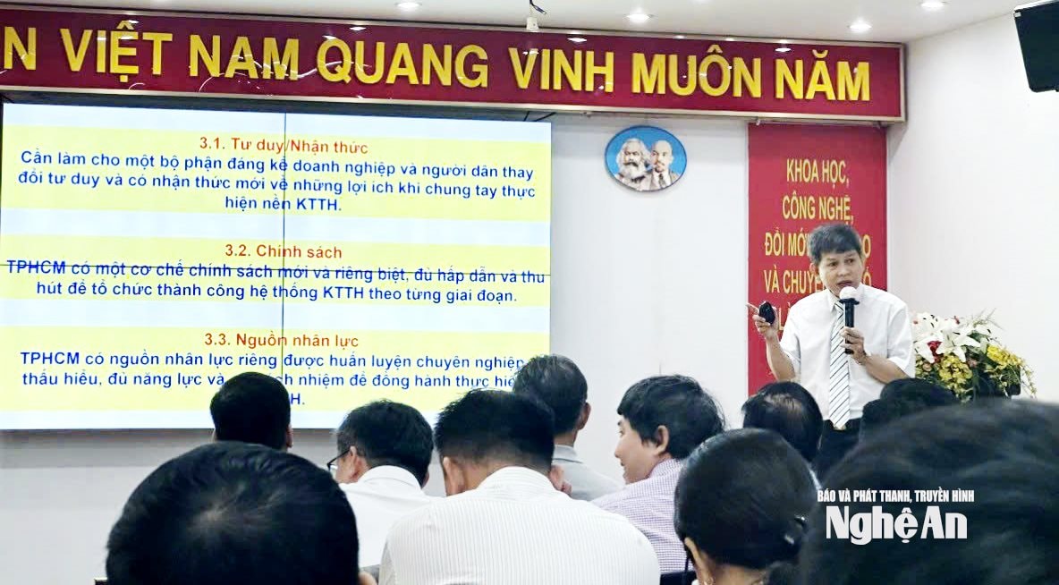 Chuyên gia kinh tế Nguyễn Hoàng Dũng tại hội thảo về kinh tế tuần hoàn