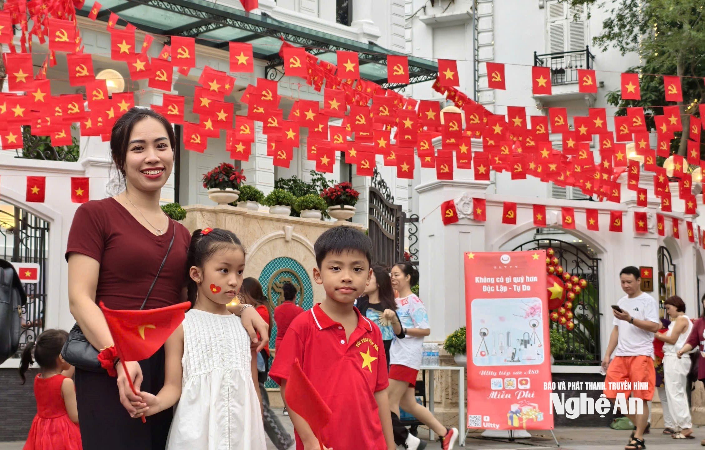 Người dân Nghệ An ra thủ đô A80. Ảnh Diệp Thanh15