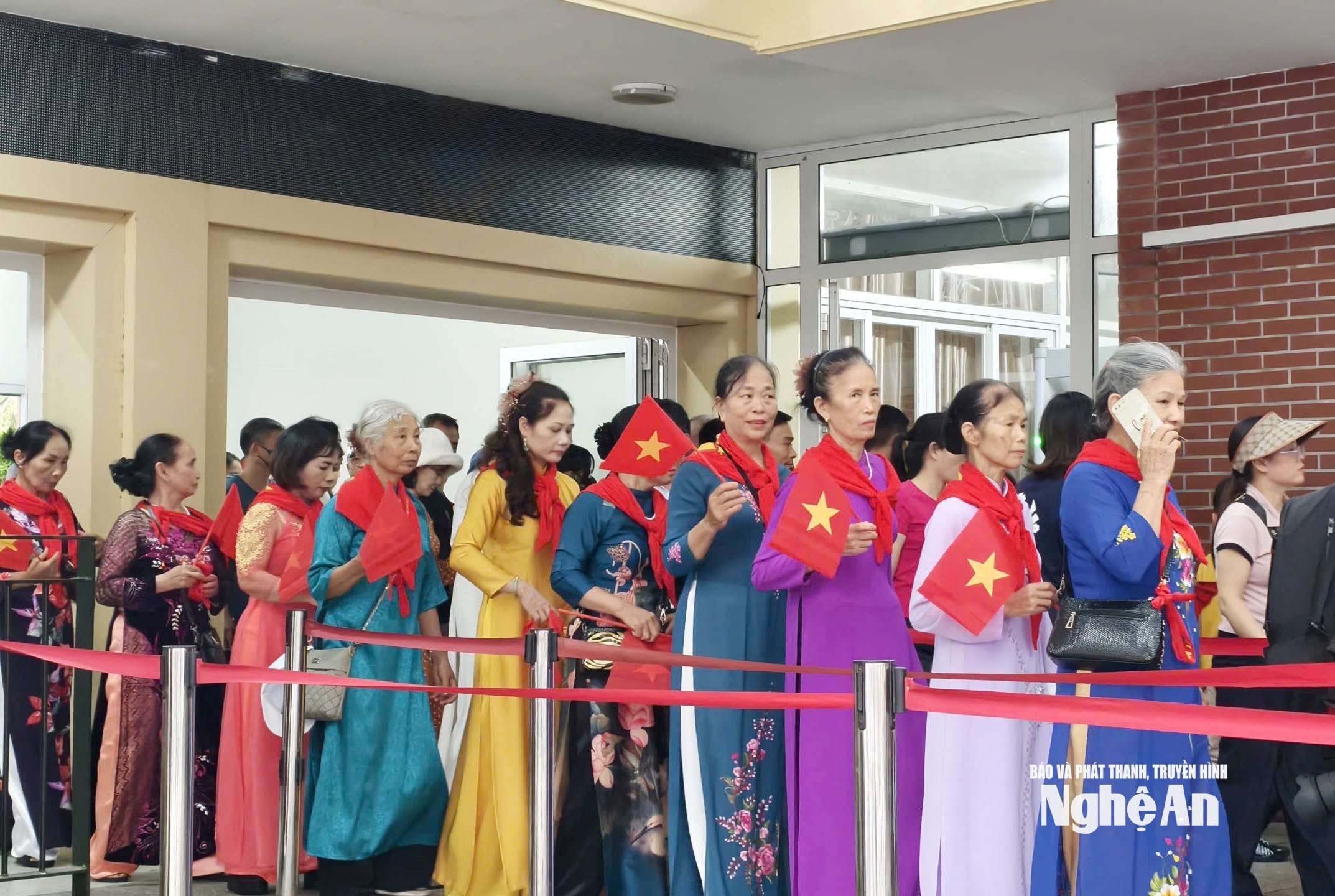 Người dân Nghệ An ra thủ đô A80. Ảnh Diệp Thanh4