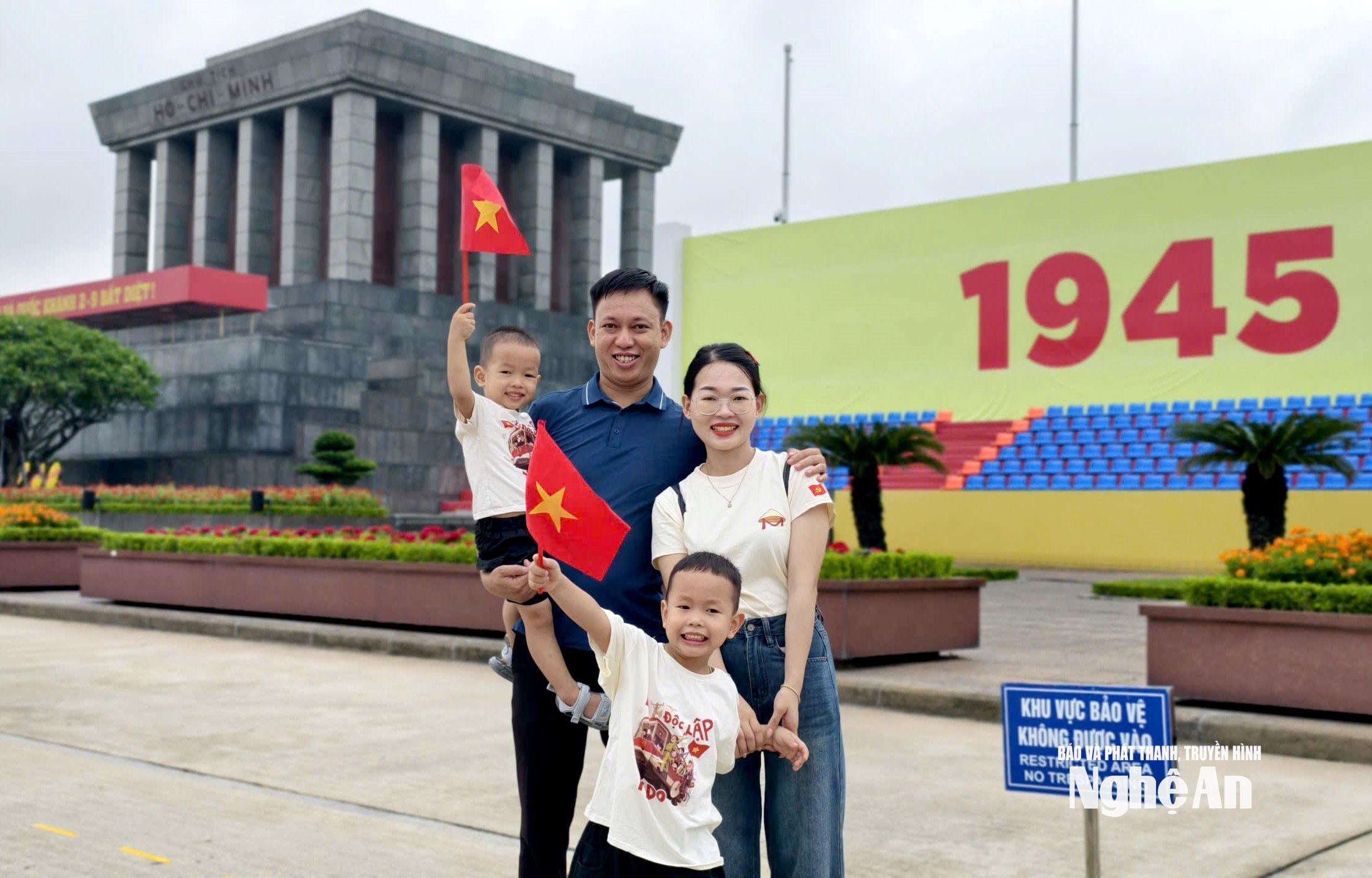 Người dân Nghệ An ra thủ đô A80. Ảnh Diệp Thanh8