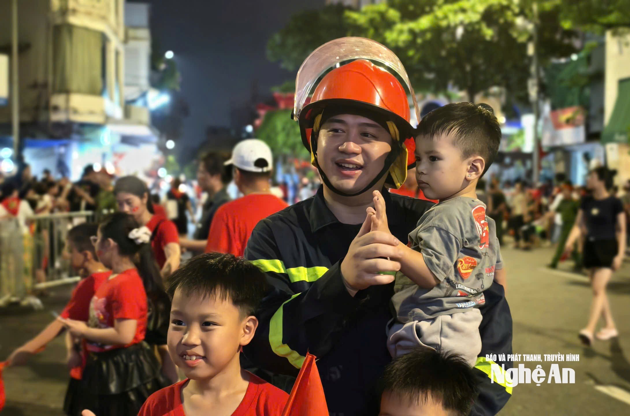 Người dân Nghệ An ra thủ đô A80. Ảnh Diệp Thanh9