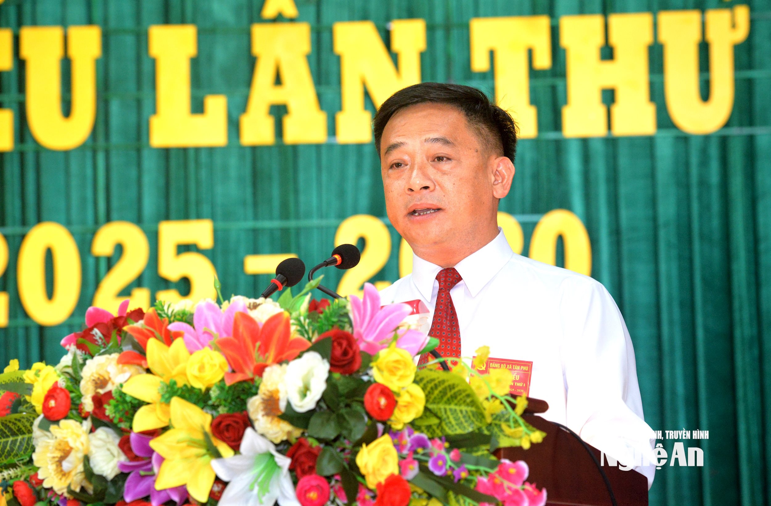 Đồng chí Nguyễn Xuân Thắng - Bí thư Đảng ủy xã Tân Phú khai mạc đại hội. Ảnh: Xuân Hoàng