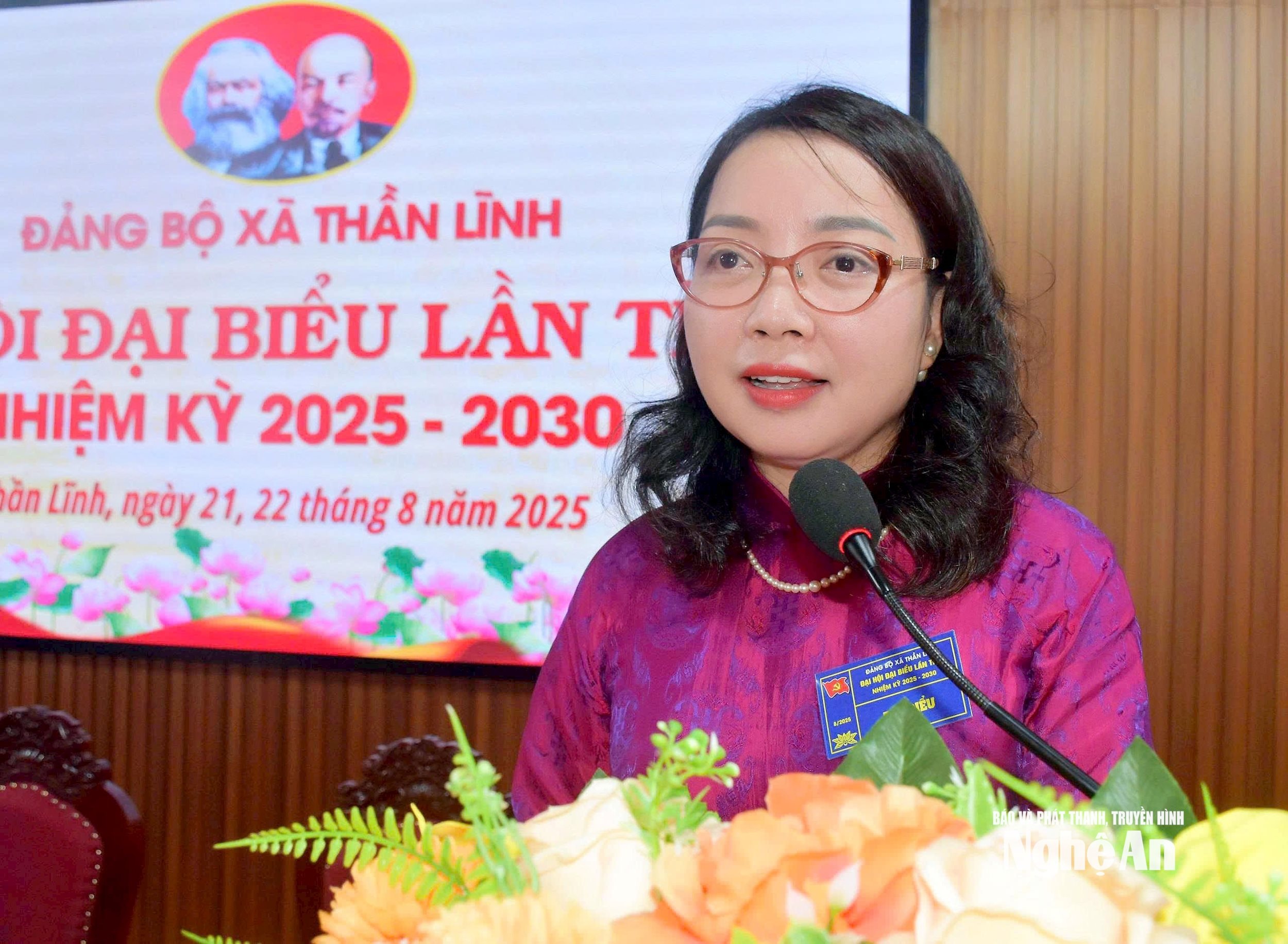 Đồng chí Nguyễn Thị Thơm- Ủy viên Ban Chấp hành Đảng bộ tỉnh - Phó Trưởng Ban Tuyên giáo và Dân vận Tỉnh ủy phát biểu chỉ đạo tại Đại hội. Ảnh: Thu Hương