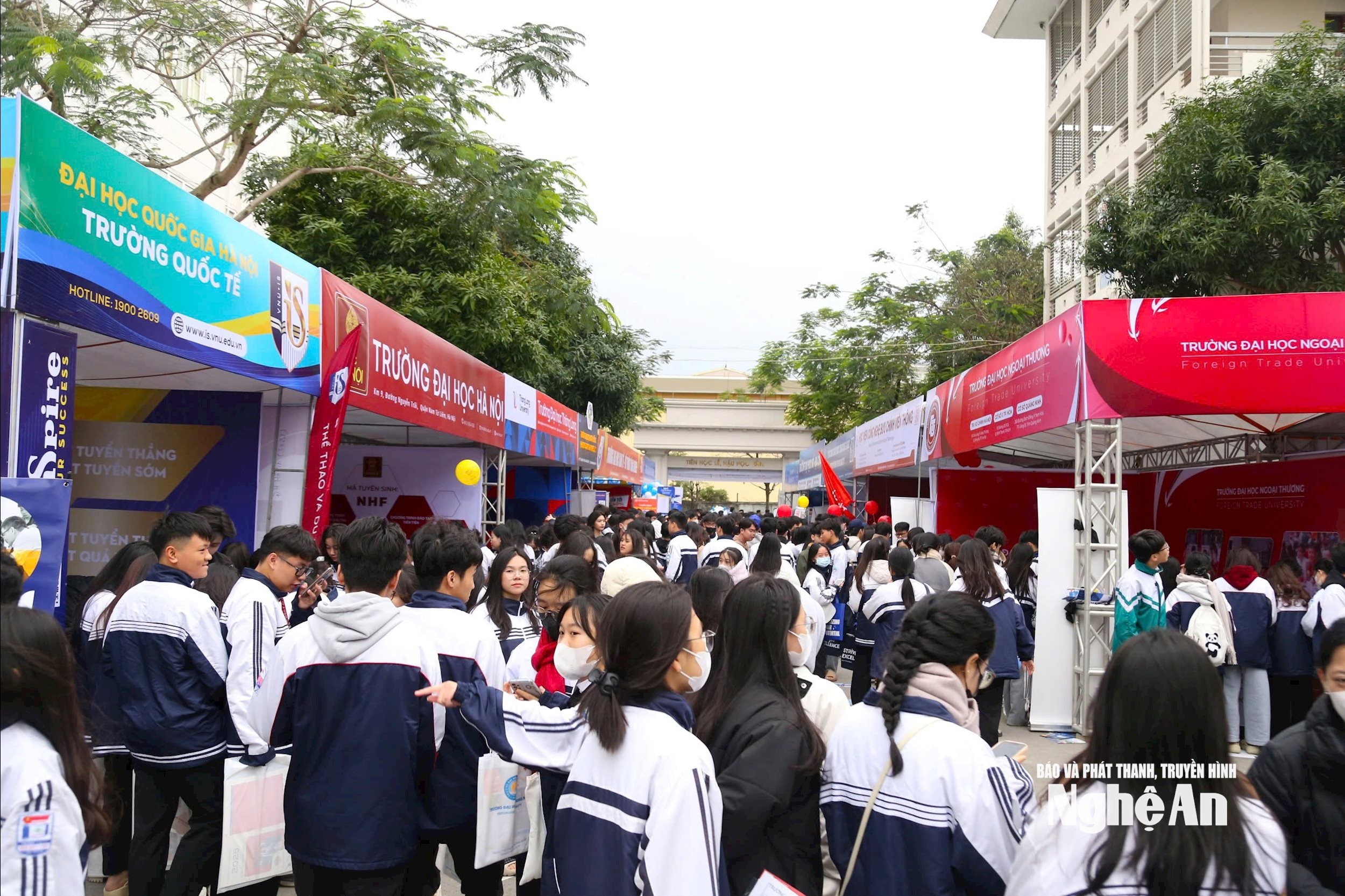 Ngày hội tuyển sinh tại Trường Đại học Vinh năm 2025. Ảnh - Mỹ Hà
