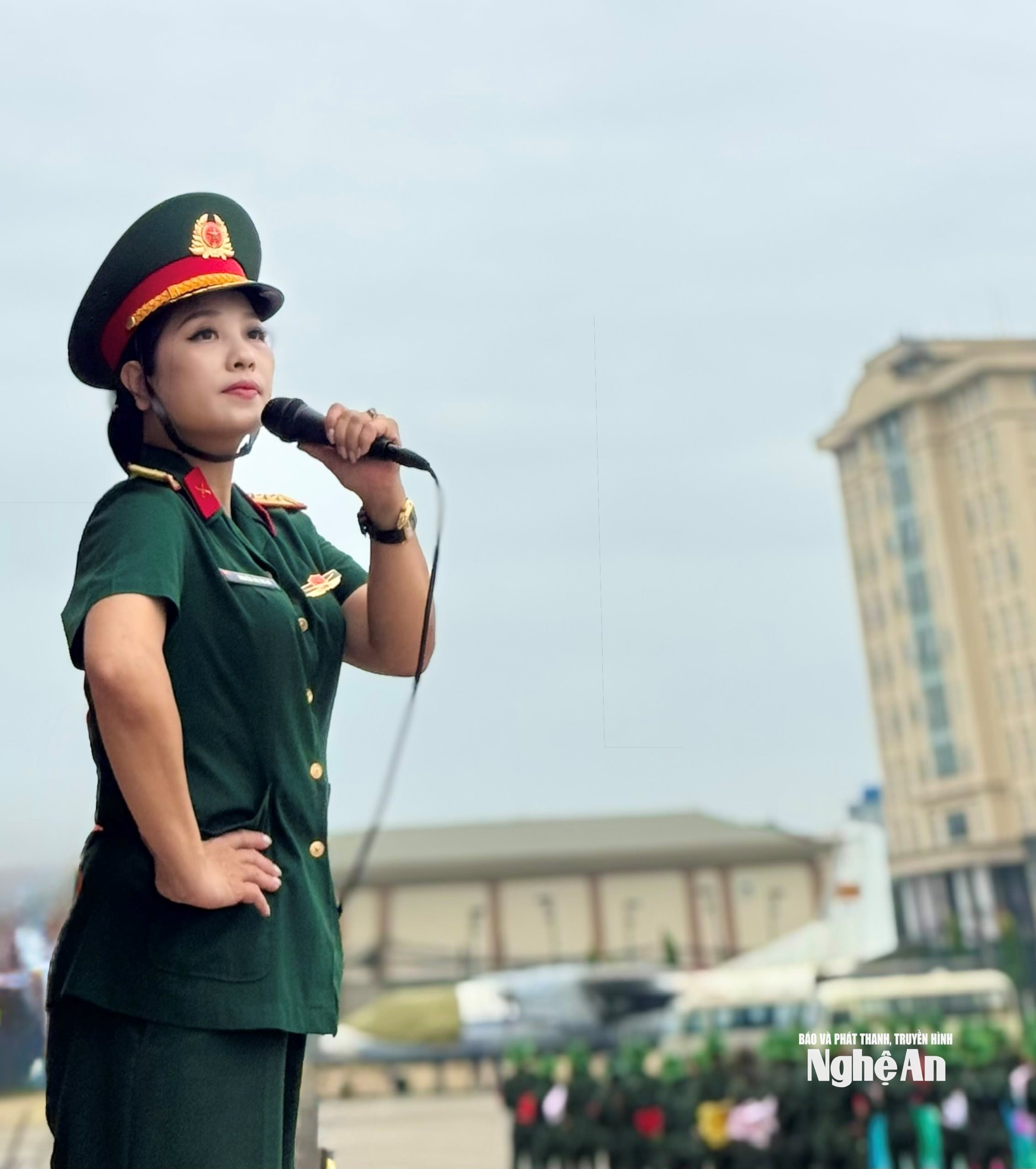 NSND Thu Hà trong buỏi chỉ đạo luyện tập cho khối xe nghi trượng sự kiện A80. Ảnh: NVCC