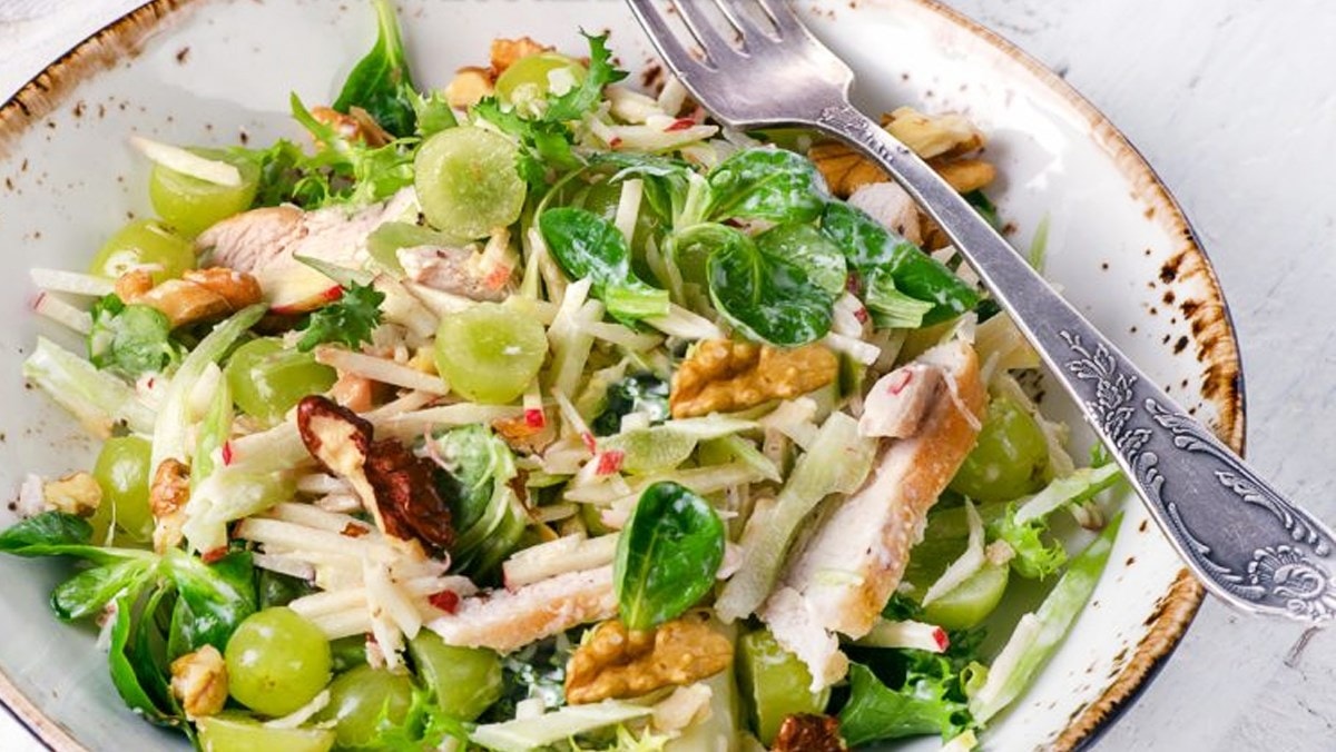 Bí quyết biến món salad thành bữa tiệc ngon miệng giúp giảm cân nhanh