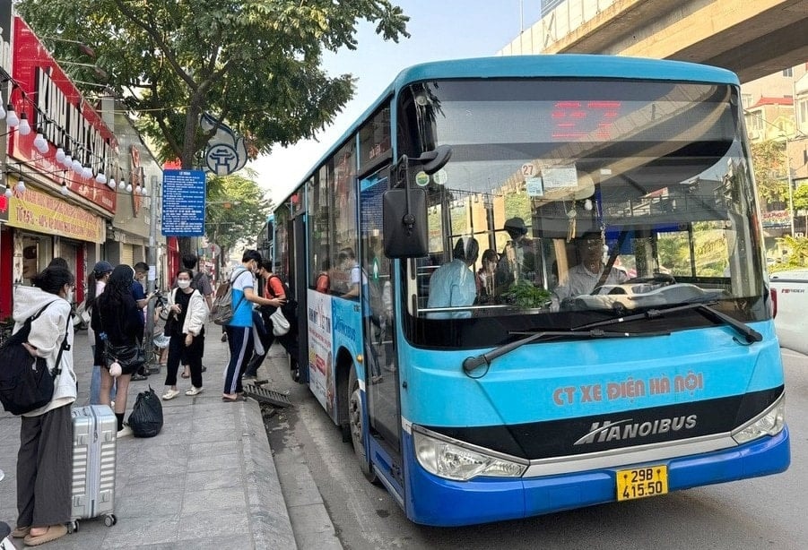 Which bus route to take to see the parade?