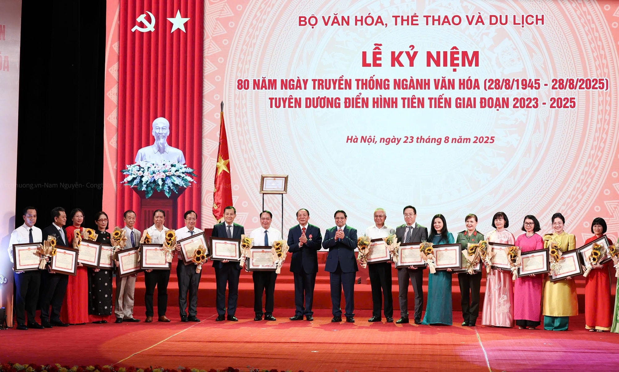 Văn hóa là sức mạnh mềm, là 'năng lượng gốc' vô tận của dân tộc Việt Nam- Ảnh 5. Văn hóa là sức mạnh mềm, là 'năng lượng gốc' vô tận của dân tộc Việt Nam- Ảnh 5.