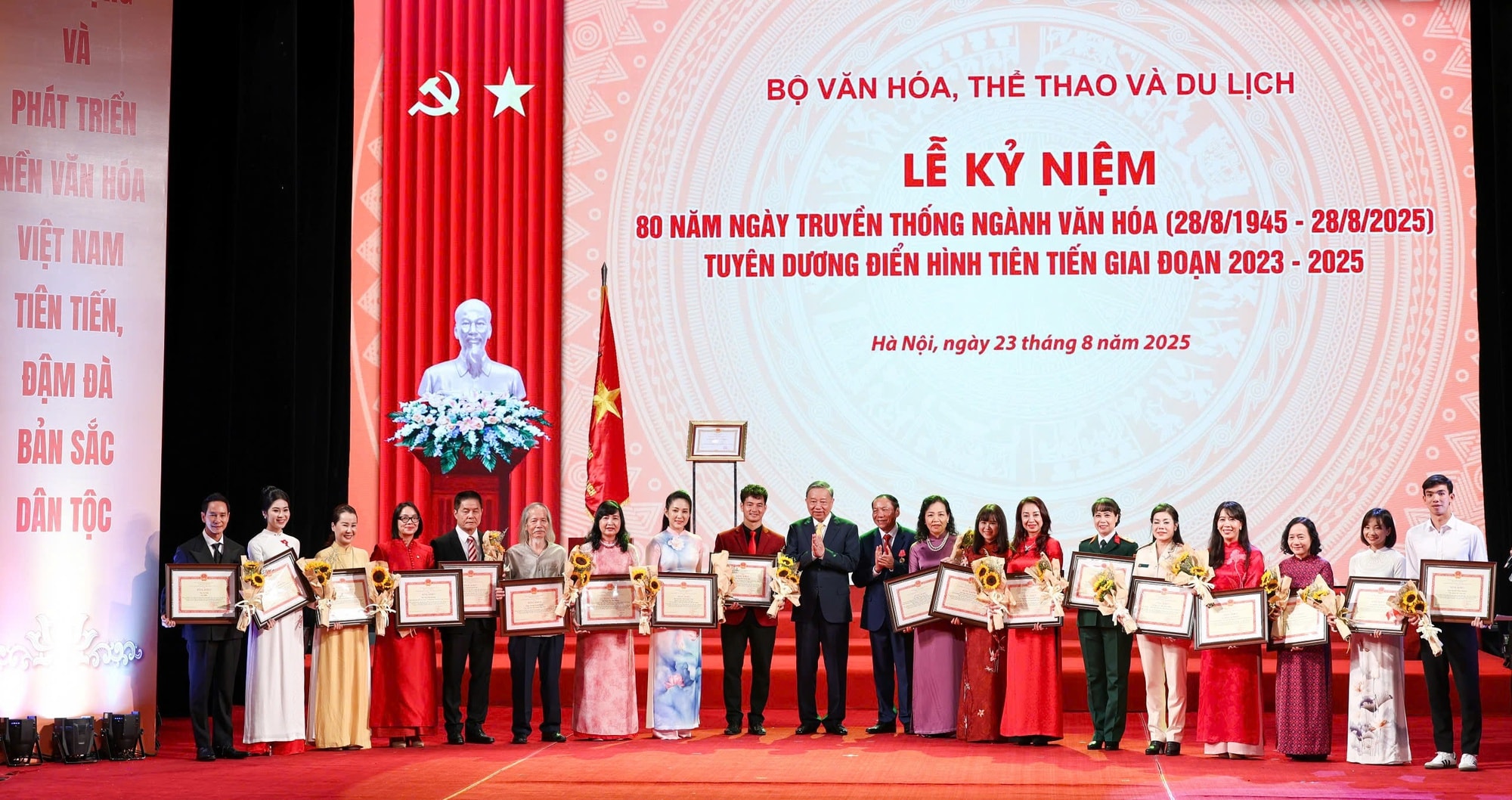 Văn hóa là sức mạnh mềm, là 'năng lượng gốc' vô tận của dân tộc Việt Nam- Ảnh 4. Văn hóa là sức mạnh mềm, là 'năng lượng gốc' vô tận của dân tộc Việt Nam- Ảnh 4.