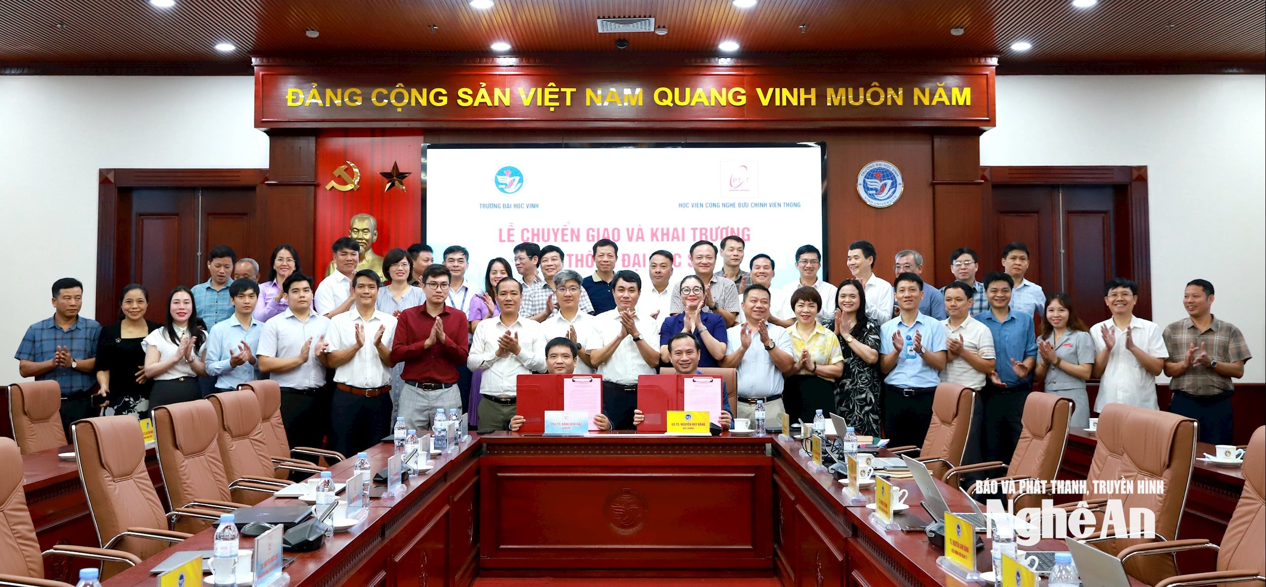 Lễ chuyển giao Hệ thống Đại học số. Ảnh CSCC