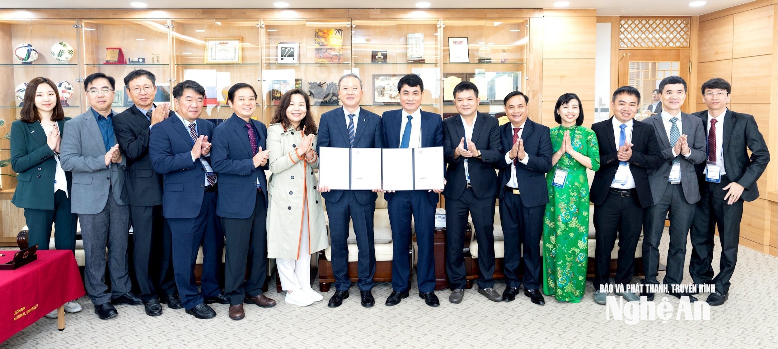 Lễ ký kết hợp tác giữa trường Đại học Vinh với Đại học Jeobuk - Hàn Quốc. Ảnh Hoàng Nam
