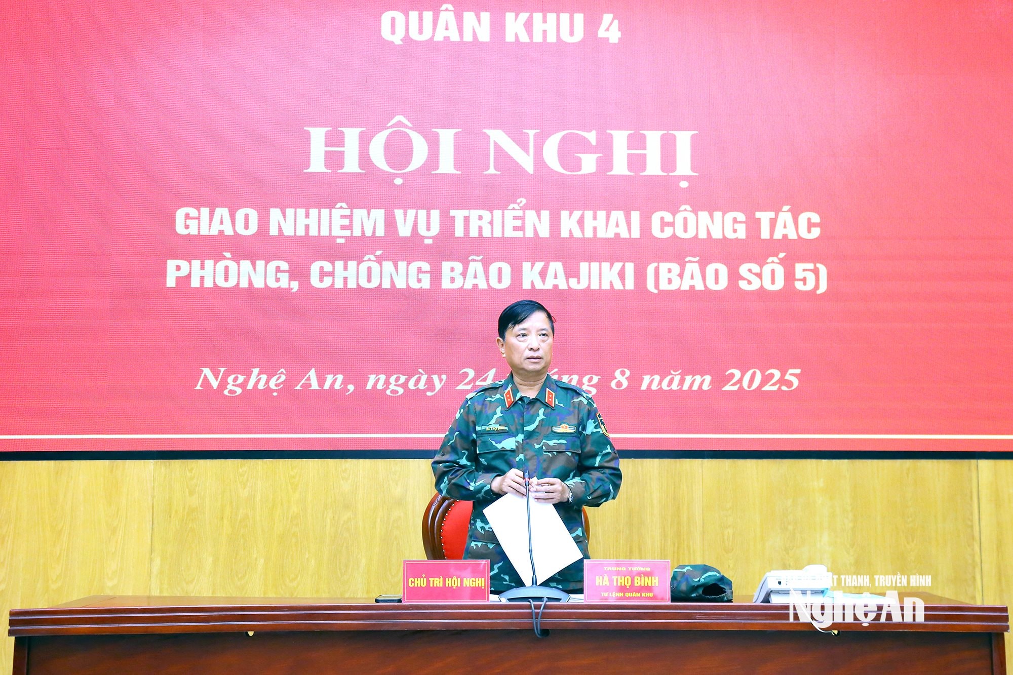 Trung tướng Hà Thọ Bình, Tư lệnh Quân khu chủ trì Hội nghị. Ảnh: Hoàng Trung