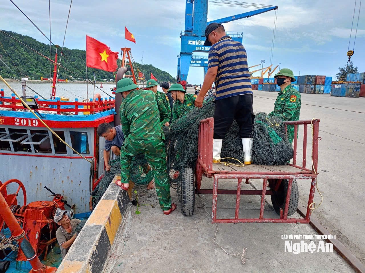 chằng néo tàu thuyền