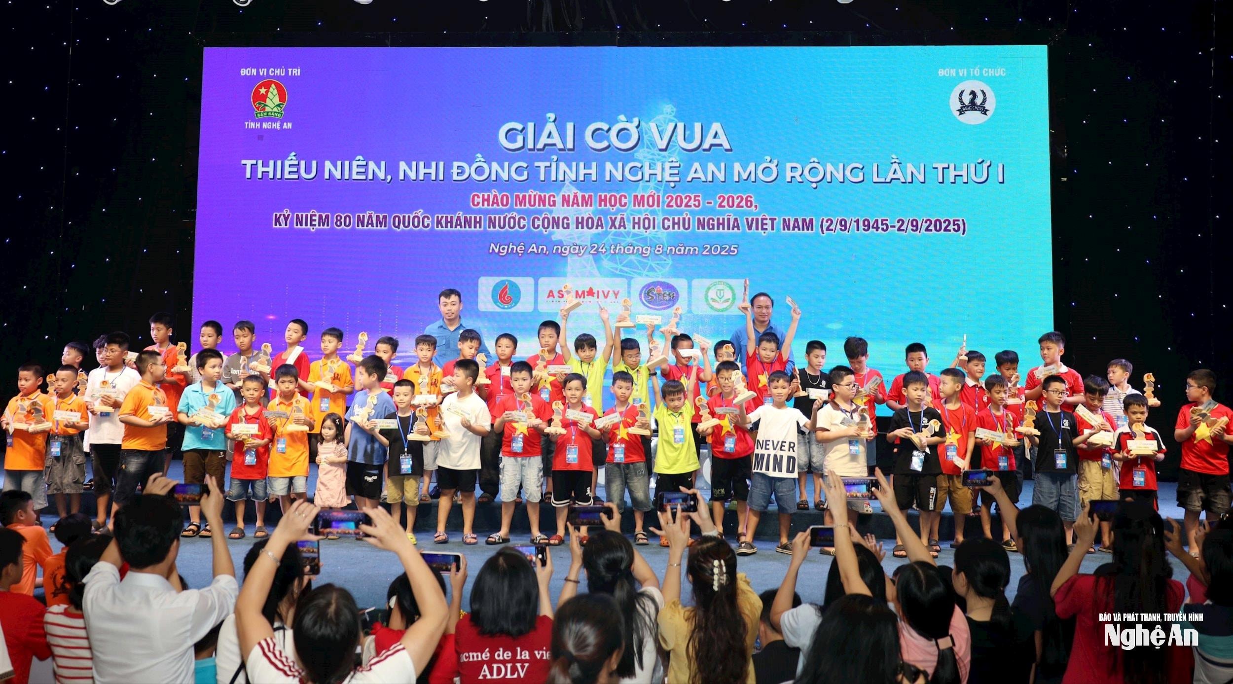 bna_gai-co-vua-2-b6ae57dda12750fb772f87a658e3b63b(1).jpg