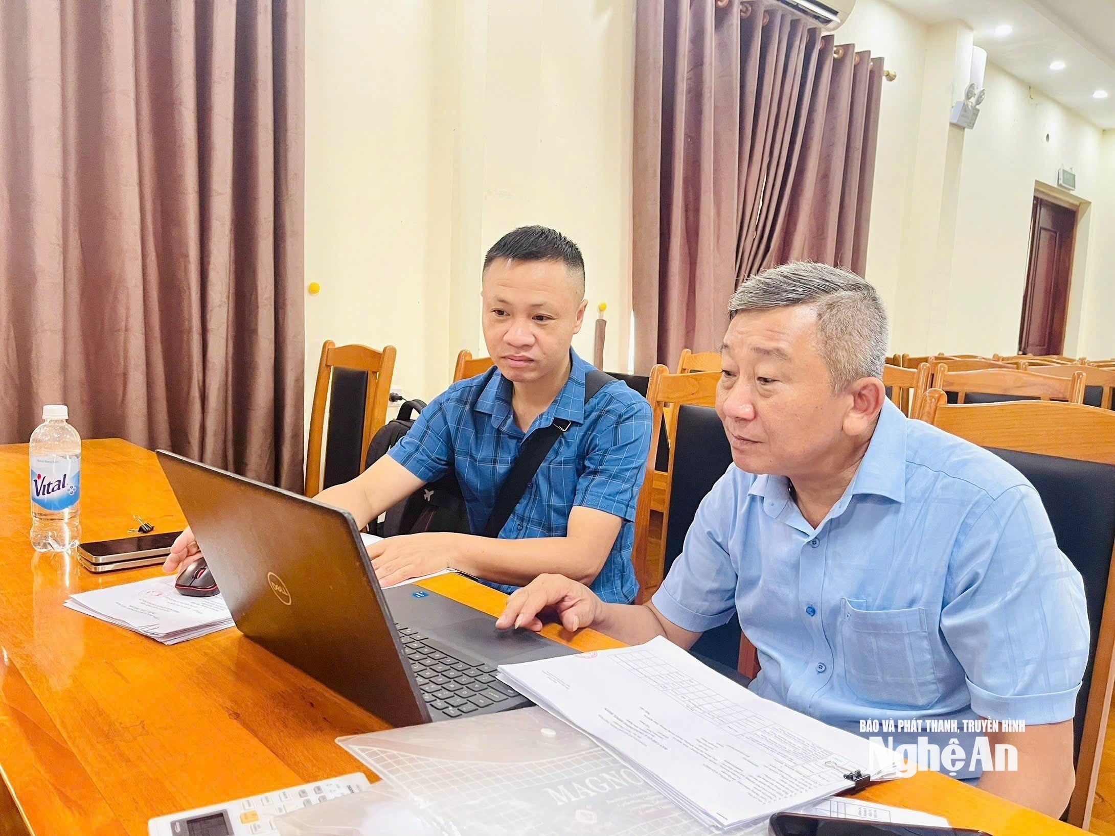 Cán bộ Sở Nội vụ Nghệ An về xã miền núi hỗ trợ giải quyết kịp thời chế độ, chí (1)