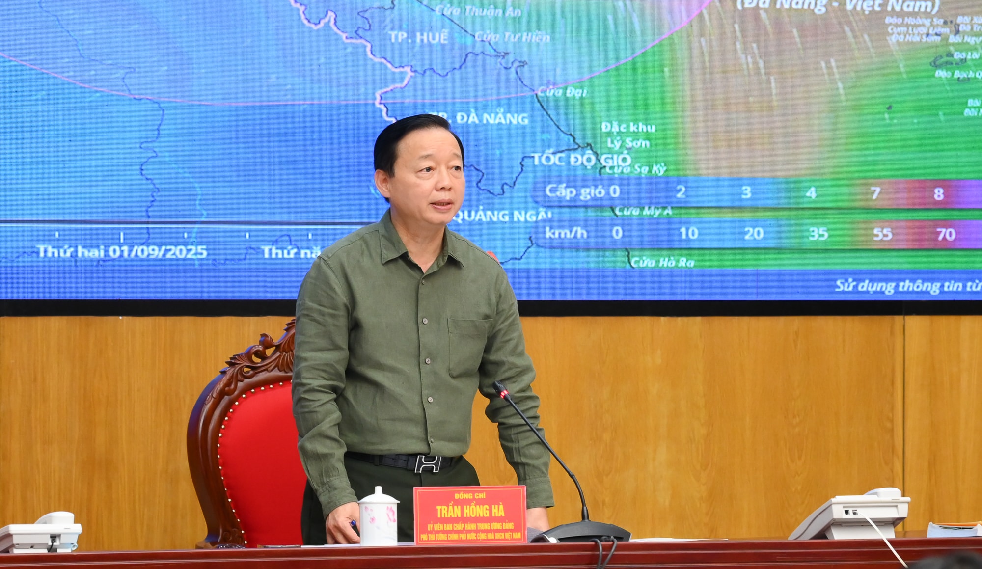 Phó Thủ tướng Chính phủ Trần Hồng Hà giao ban với các tỉnh, thành ứng phó bão số 5 