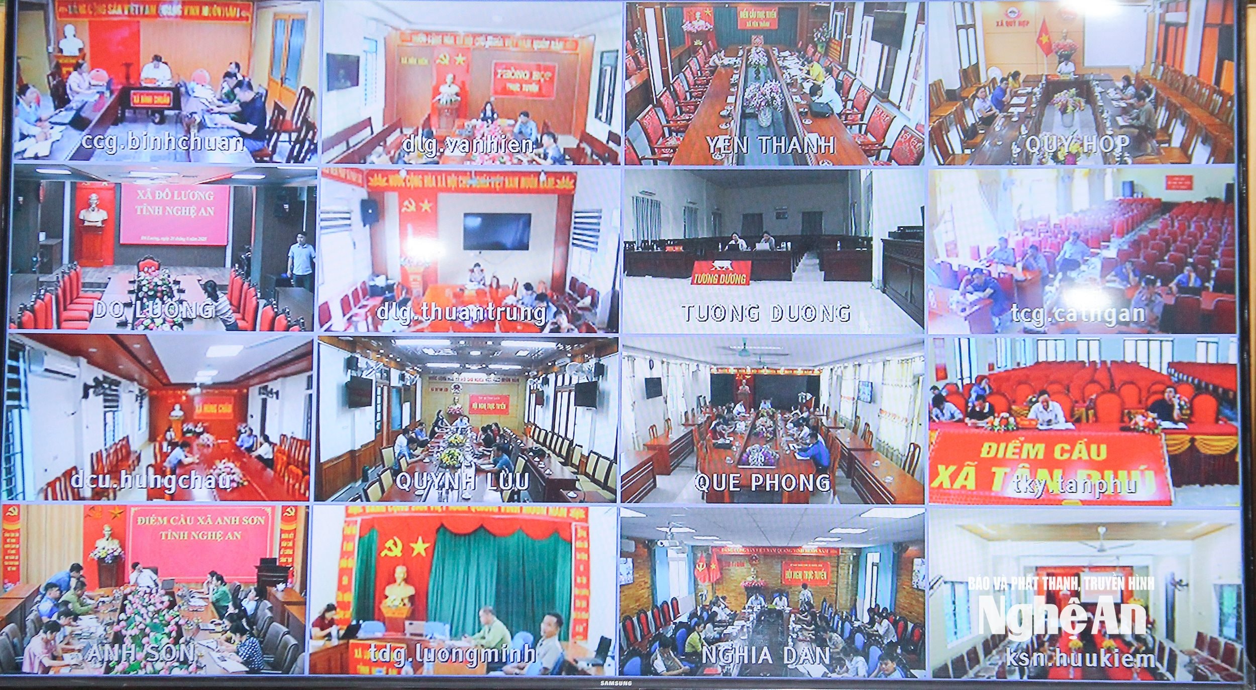 Hội nghị được truyền tải trực tuyến đến 130 điểm cầu xã, phường trong toàn tỉnh. Ảnh- Mai Hoa