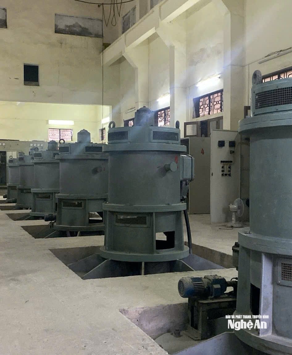 Hệ thống máy bơm trong Trạm bơm Cửa Nam đang 