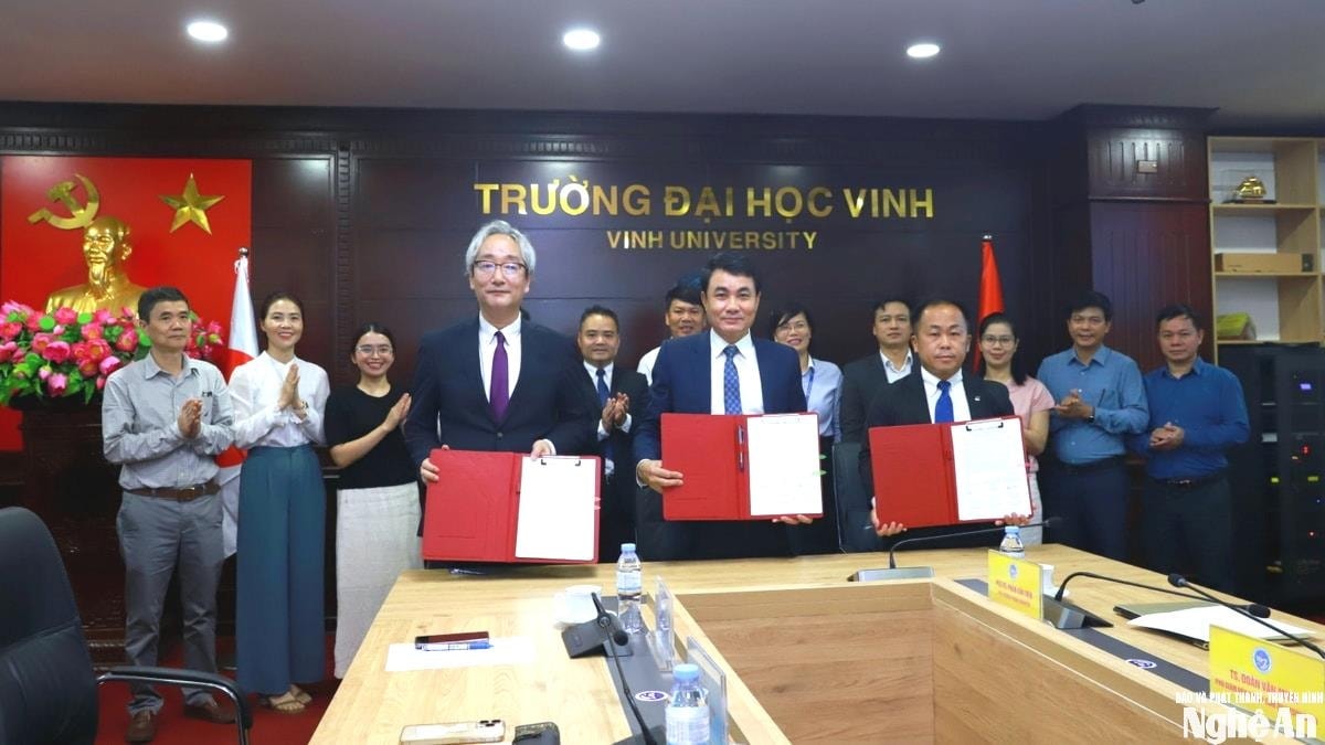 Ký kết thỏa thuận hợp tác giữa Trường Đại học Vinh với Công ty TNHH Kosaido HR Việt Nam và Công ty Cổ phần Kosaido Business Support Nhật Bản.