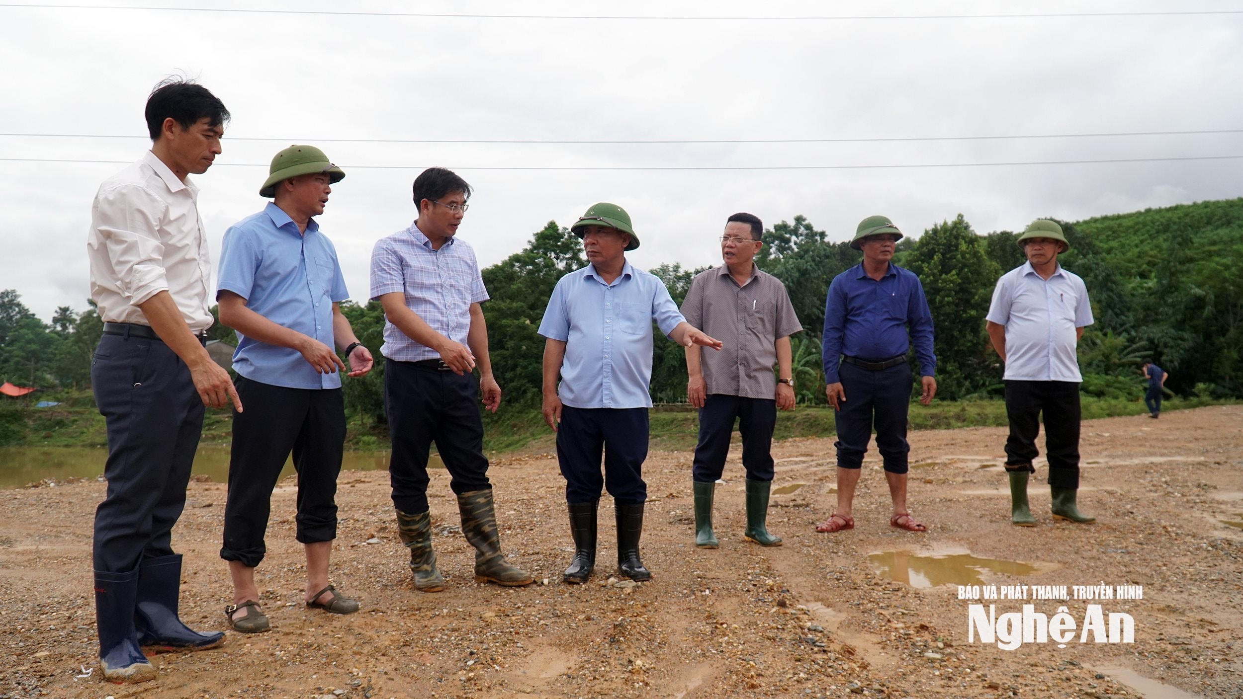 ตรวจสอบพื้นที่ตั้งถิ่นฐานใหม่หลังเขื่อนเสริม 1. ภาพ: ภูเฮือง